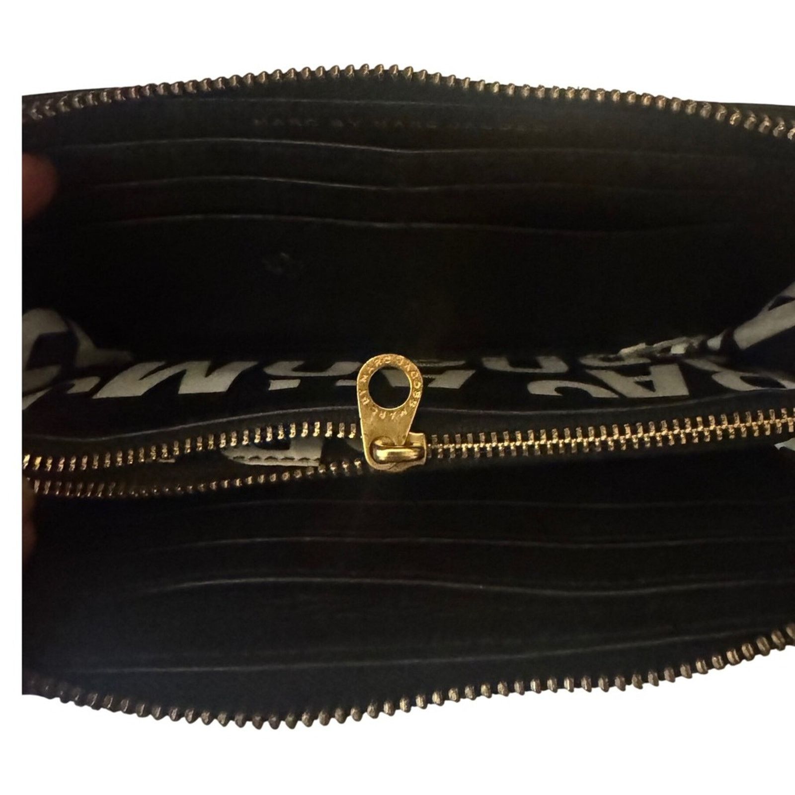Marc by Marc Jacobs Marc Jacobs Black Leather Zip Around Wallet & Textured Size ONE SIZE - 2 Thumbnail