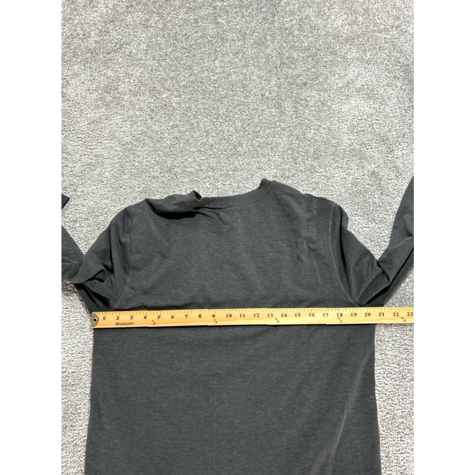 Vuori Vuori Ease Performance Mens Small Henley Shirt Gray Stretch Athleisure Running Size US S / EU 44-46 / 1 - 4 Thumbnail