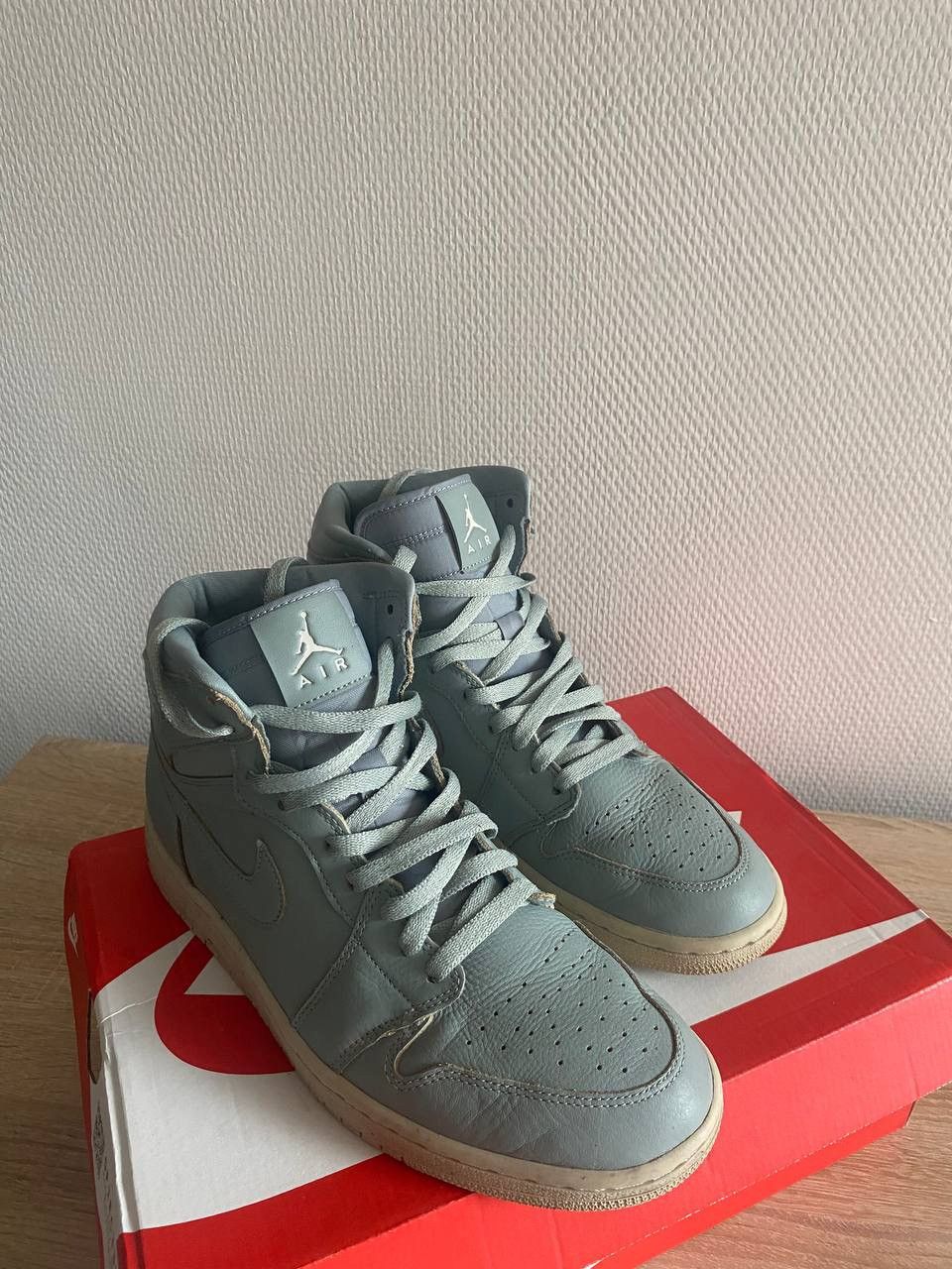 Nike NIKE AIR JORDAN 1 MICA GREEN Size US 9.5 / EU 42-43 - 3 Thumbnail