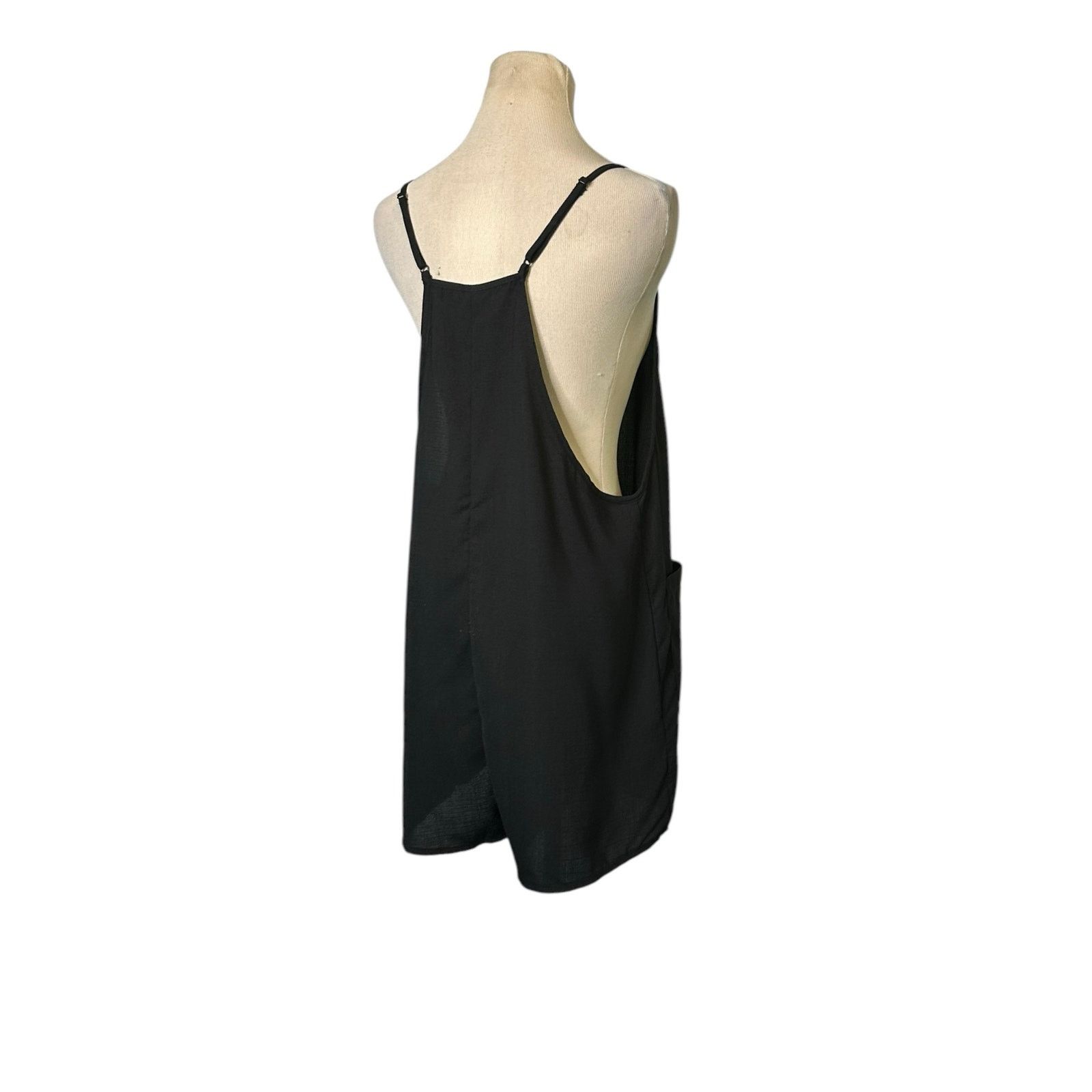 Shein Shein Black Double Pocket Sleeveless Racerback Romper Medium Size 28" / US 6 / IT 42 - 6 Thumbnail