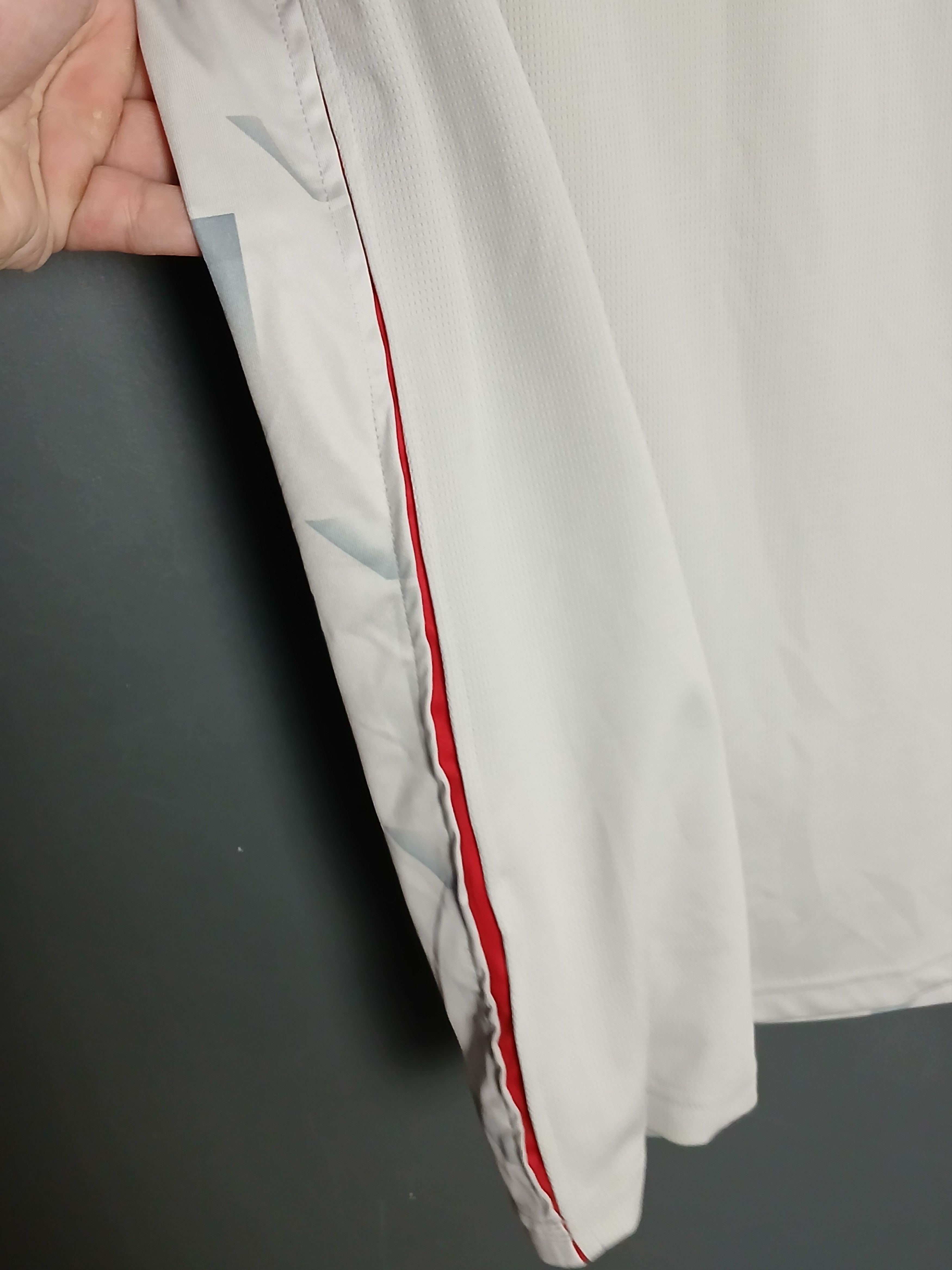 Other Liverpool 18/19 Third Football Jersey T-Shirt Size US M / EU 48-50 / 2 - 7 Thumbnail