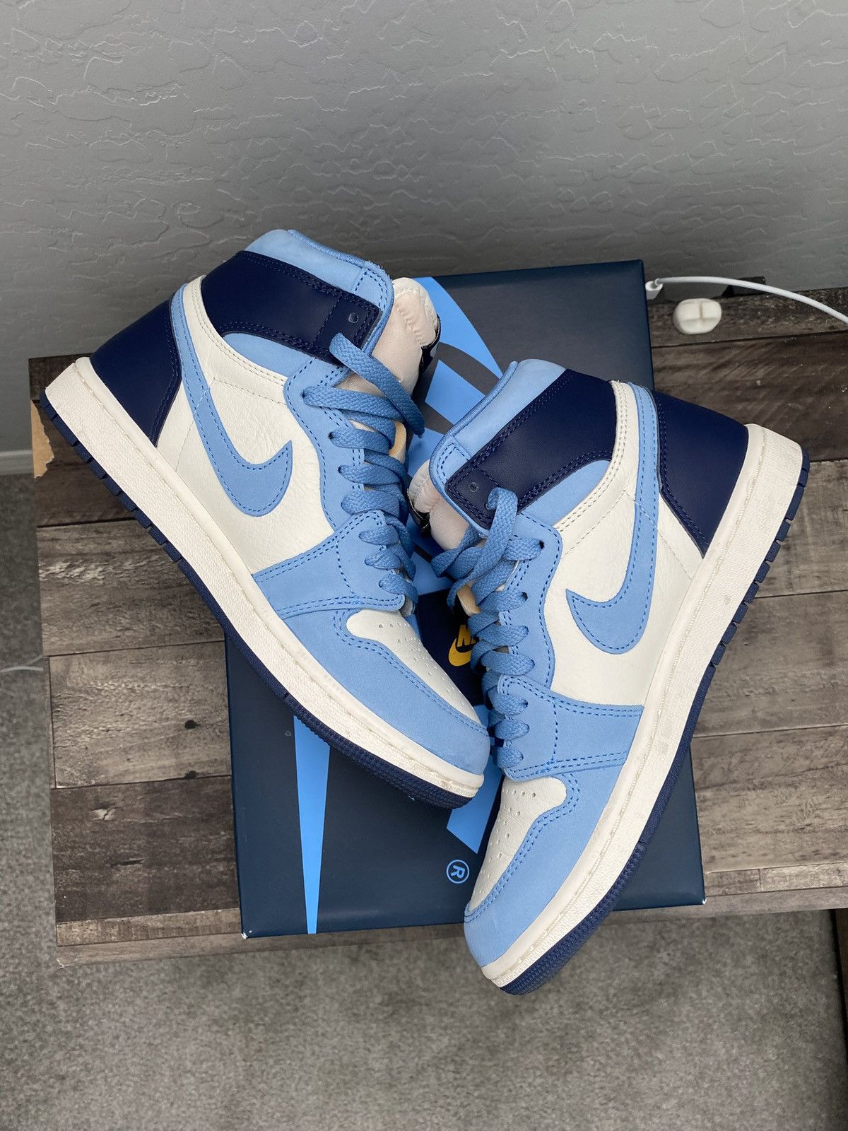 Jordan Brand × Nike Jordan 1 UNC Size US 6 / EU 39 - 2 Thumbnail