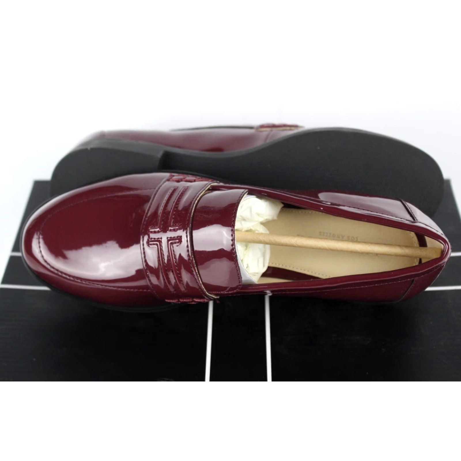 Vintage Liverpool Baldwin Patent Leather Slip On Loafer Liverpool Patent Leather Slip On Loafer Ruby 7M Women Red Ruby 754084 Ruby 7M Women Shoes Size US 7 / IT 37 - 3 Thumbnail