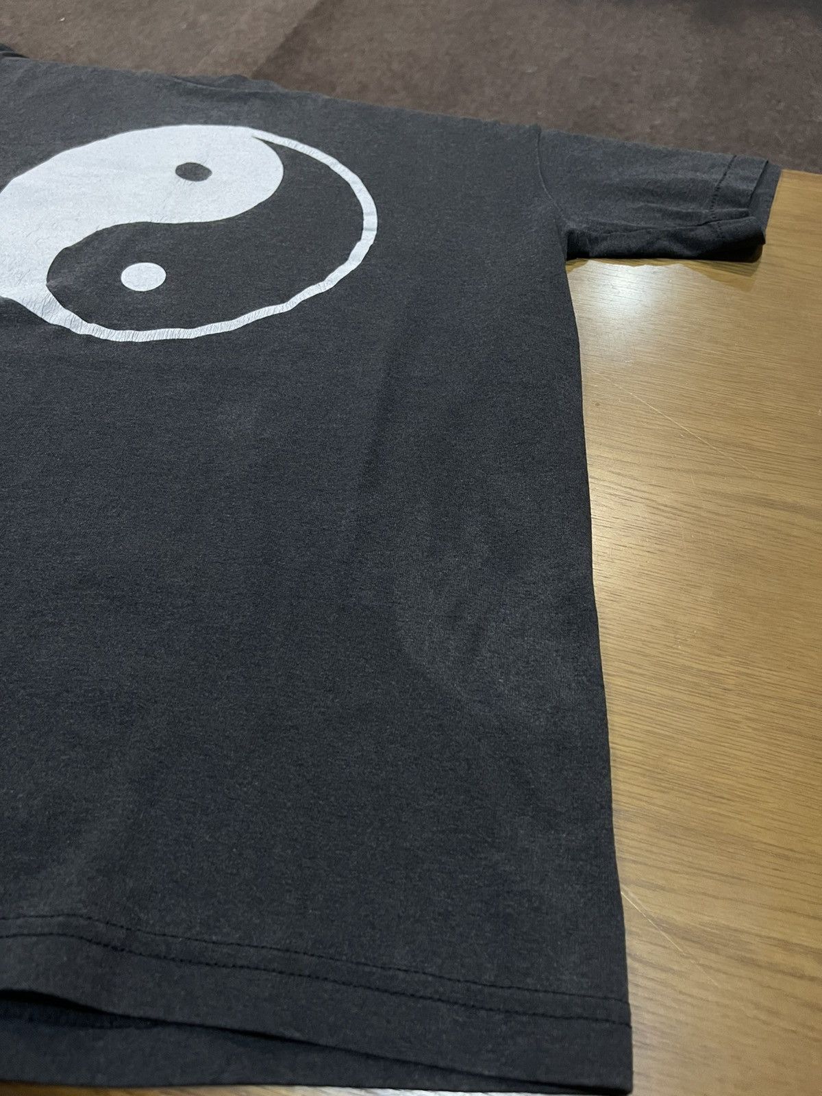 Vintage Vintage 90s Ying-Yang T shirt M. Size US M / EU 48-50 / 2 - 7 Thumbnail