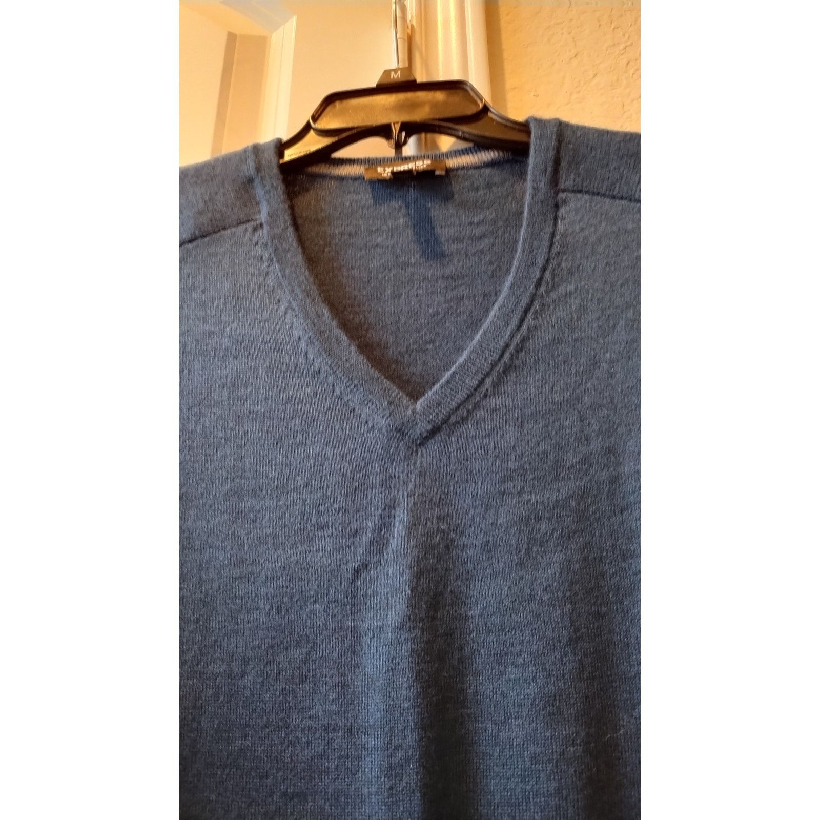 Express Express Solid Merino Wool V-neck Men sweater Casual Large Size US L / EU 52-54 / 3 - 5 Thumbnail