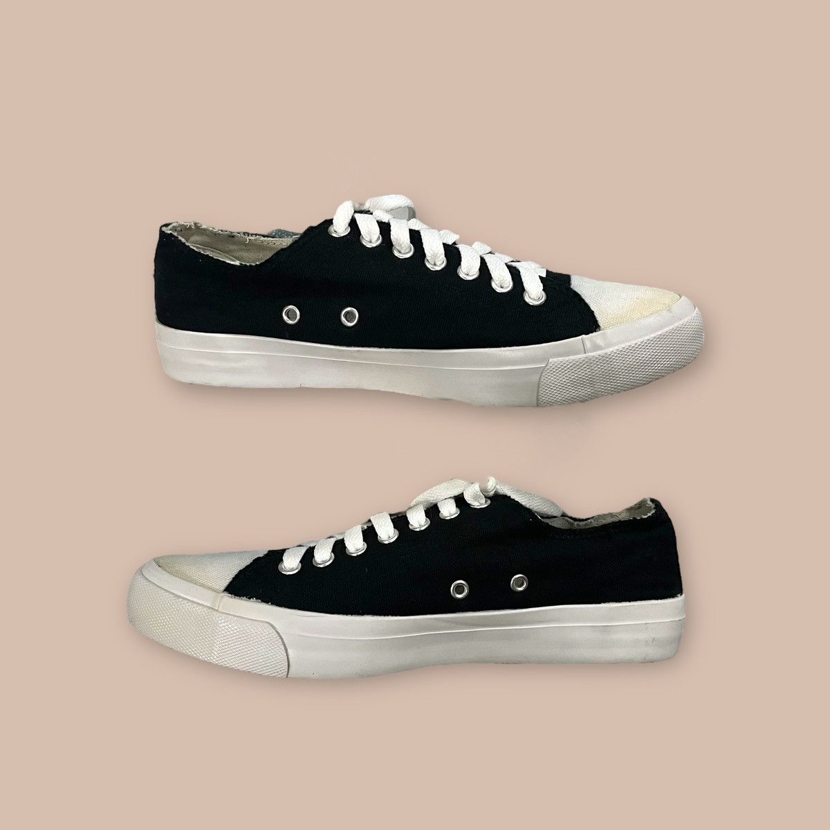 Undercover × Uniqlo Uniqlo x Undercover “UU” by Jun takahashi FW2012 Sneakers Size US 6 / EU 39 - 7 Thumbnail