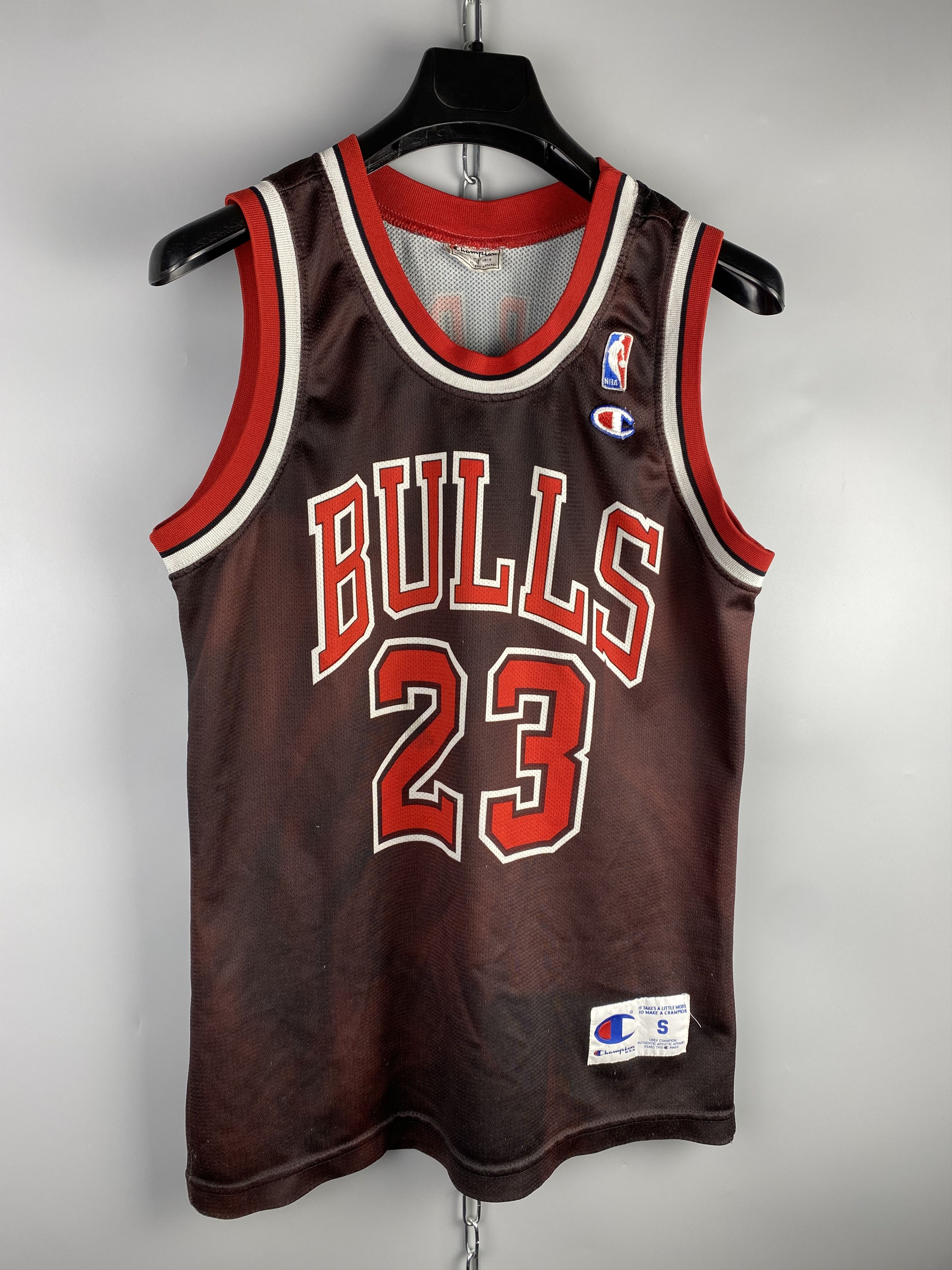 NBA Vintage Champion Bulls Rare 23 Jordan Basketball Shirt Size US S / EU 44-46 / 1 - 2 Thumbnail