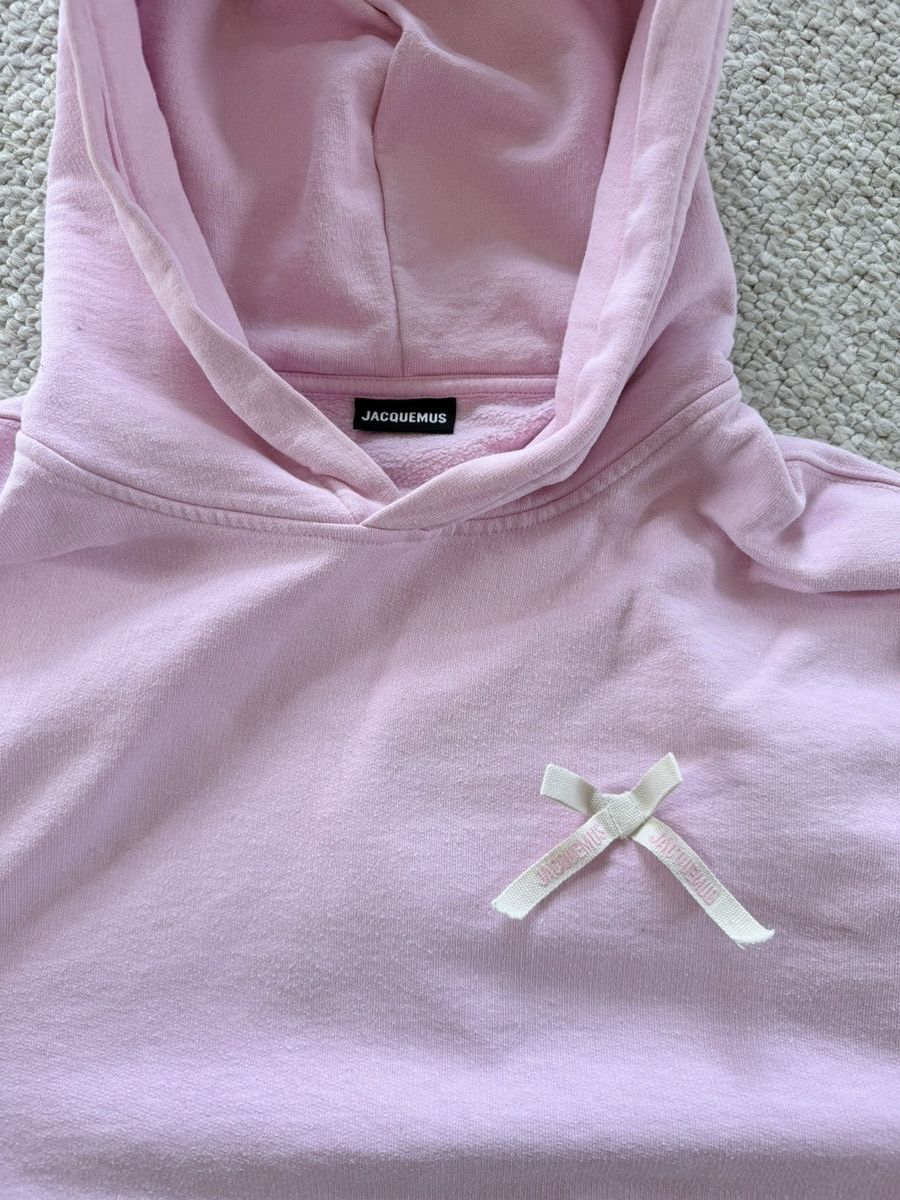 Jacquemus JACQUEMUS “ Le hoodie Noeud” Bow logo hoodie pink Size US XL / EU 56 / 4 - 1 Thumbnail