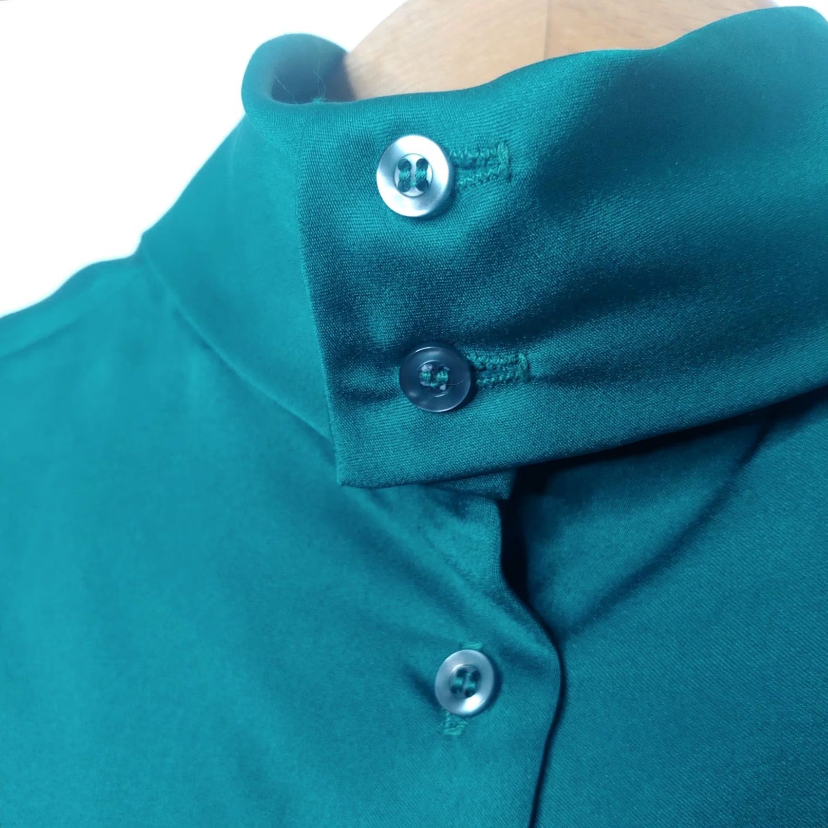 Vintage VINTAGE Blouse Shirt Green Satin High Neck Button Back Secretary Top 10 Women Ballon Sleeve Regular 100% polyester Size L / US 10 / IT 46 - 5 Thumbnail