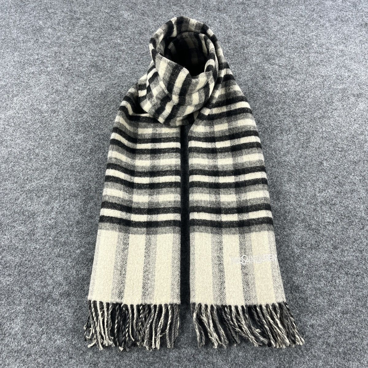 Yves Saint Laurent Vintage Yves Saint Laurent Scarf / Muffler / Neckwear T1423 Size ONE SIZE - 10 Thumbnail