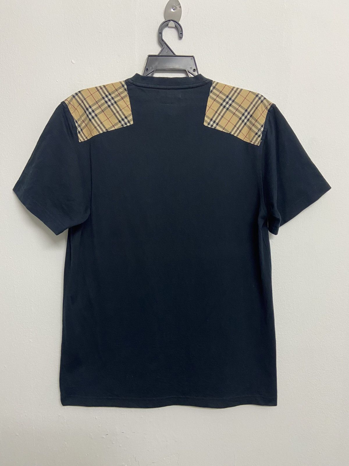 Burberry Burberry London Shoulder Patch T-Shirt Size US M / EU 48-50 / 2 - 2 Thumbnail
