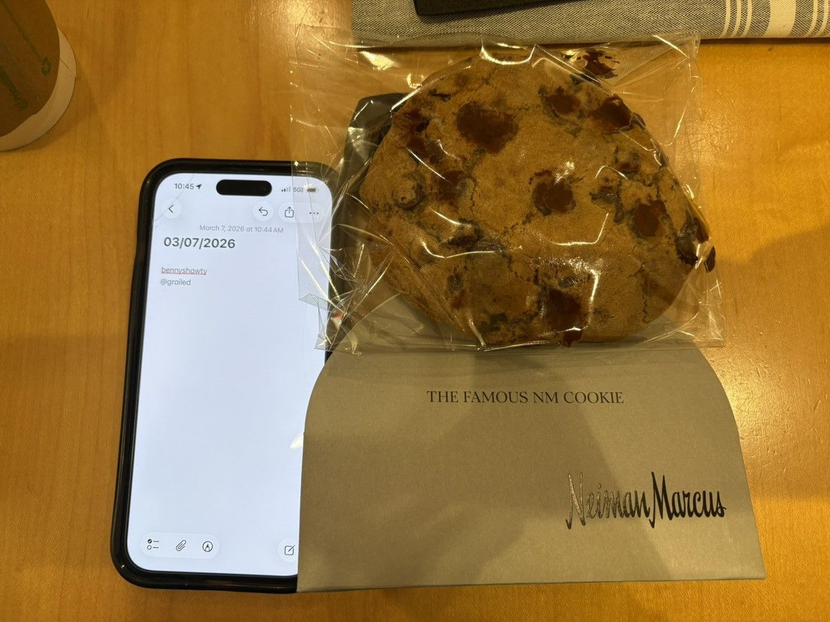 Neiman Marcus Neiman Marcus Famous Cookie Size ONE SIZE - 1 Thumbnail