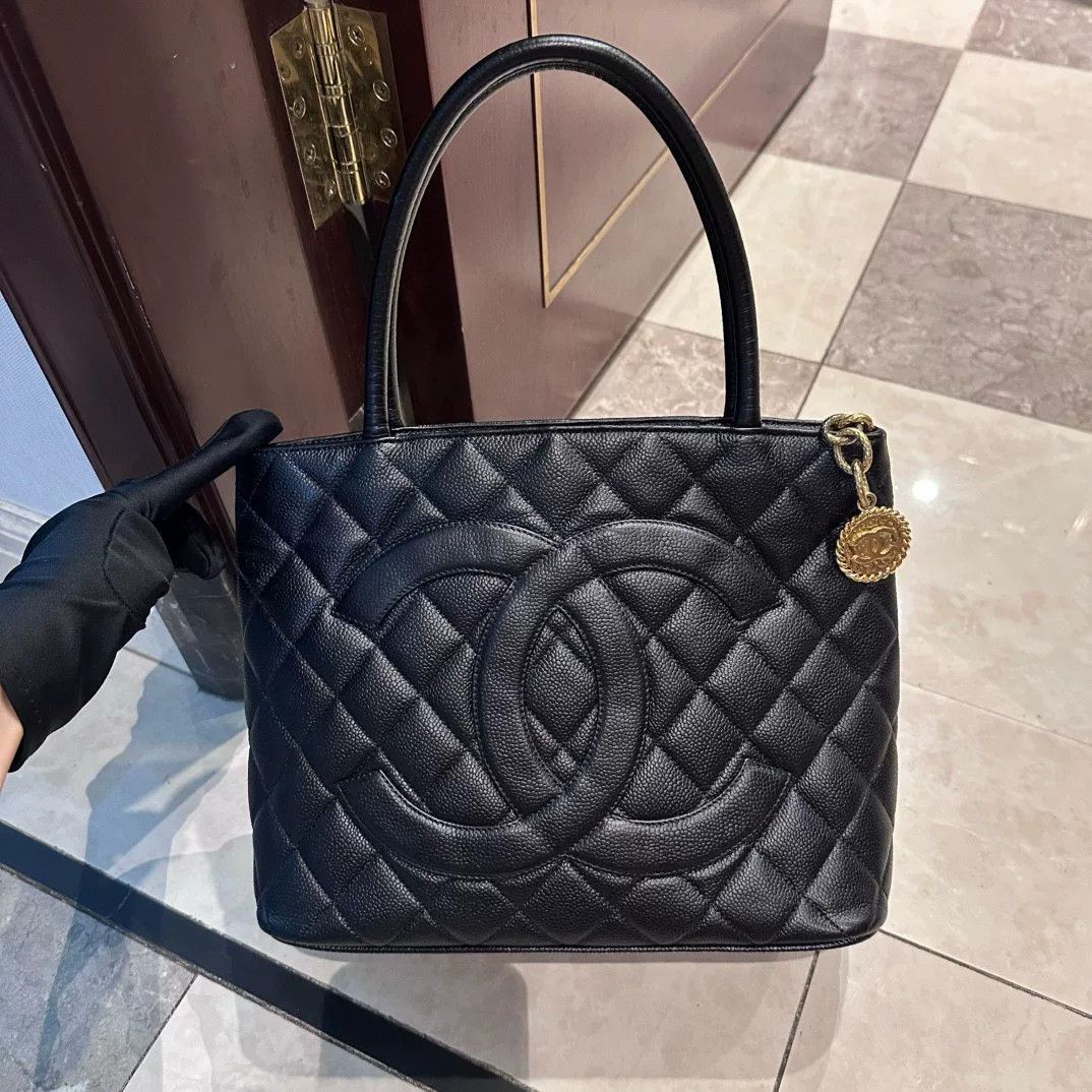 Chanel Pre-loved Bag Very good condition Size ONE SIZE - 1 Thumbnail