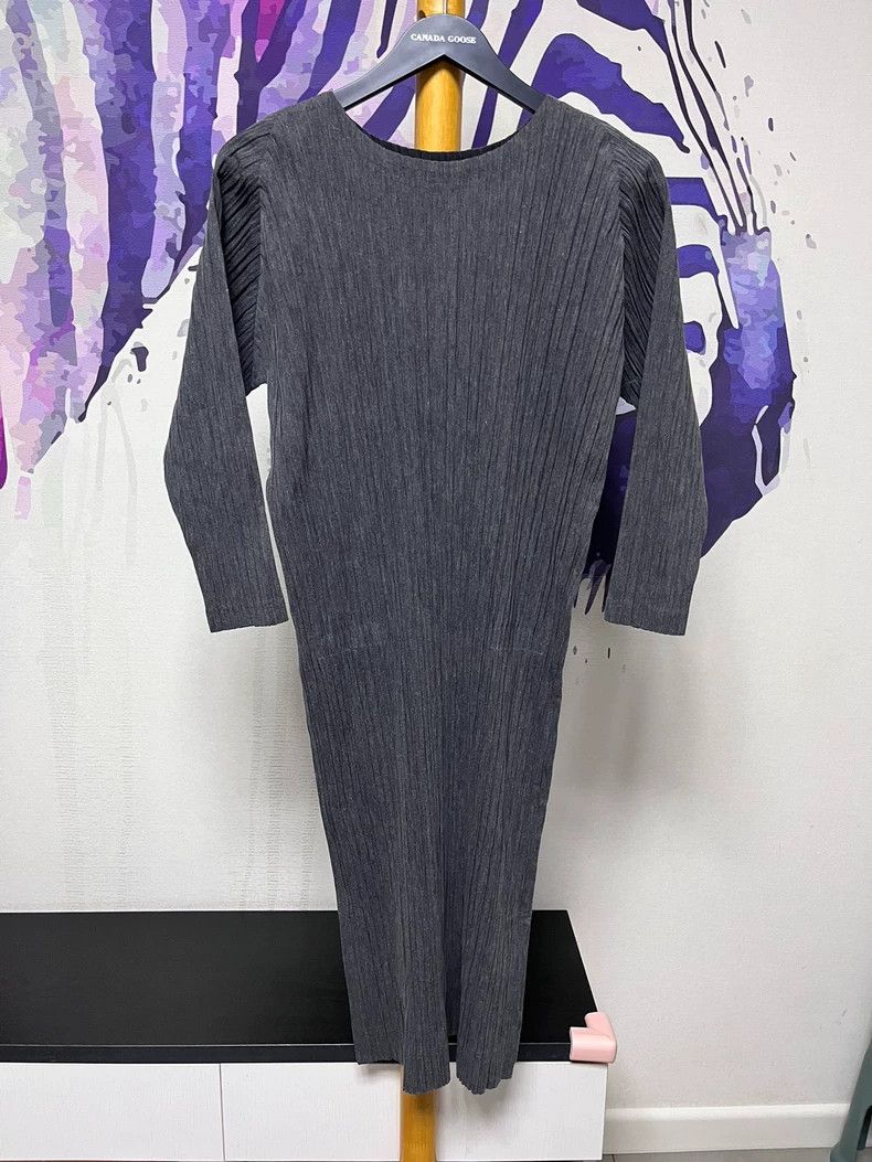 Issey Miyake Issey Miyake size:3 Dark grey pleated dress Size S / US 4 / IT 40 - 1 Thumbnail