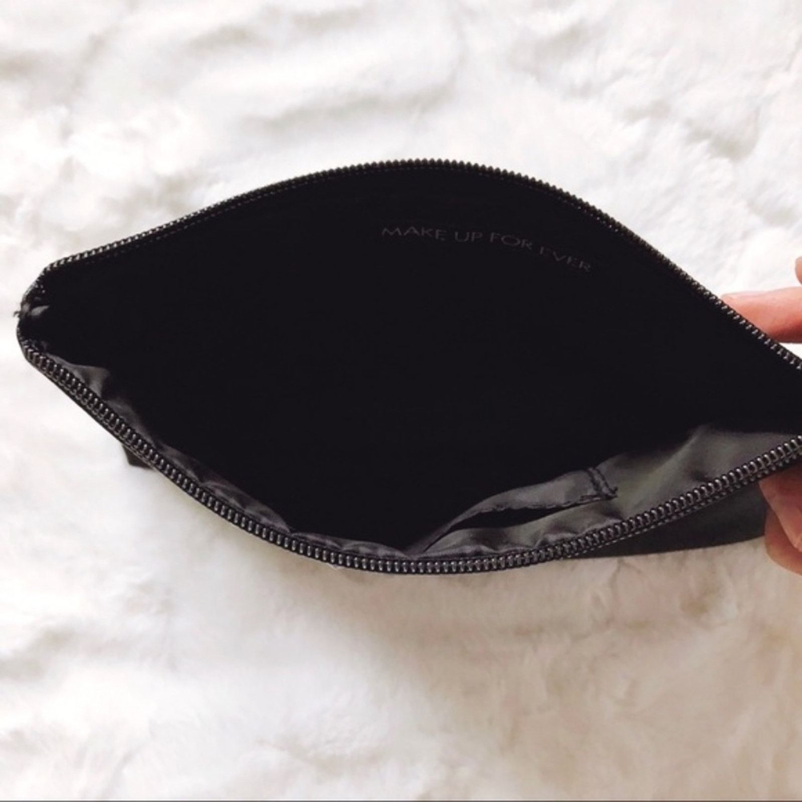 Other Makeup Forever Black Makeup Bag with Design Size ONE SIZE - 4 Thumbnail