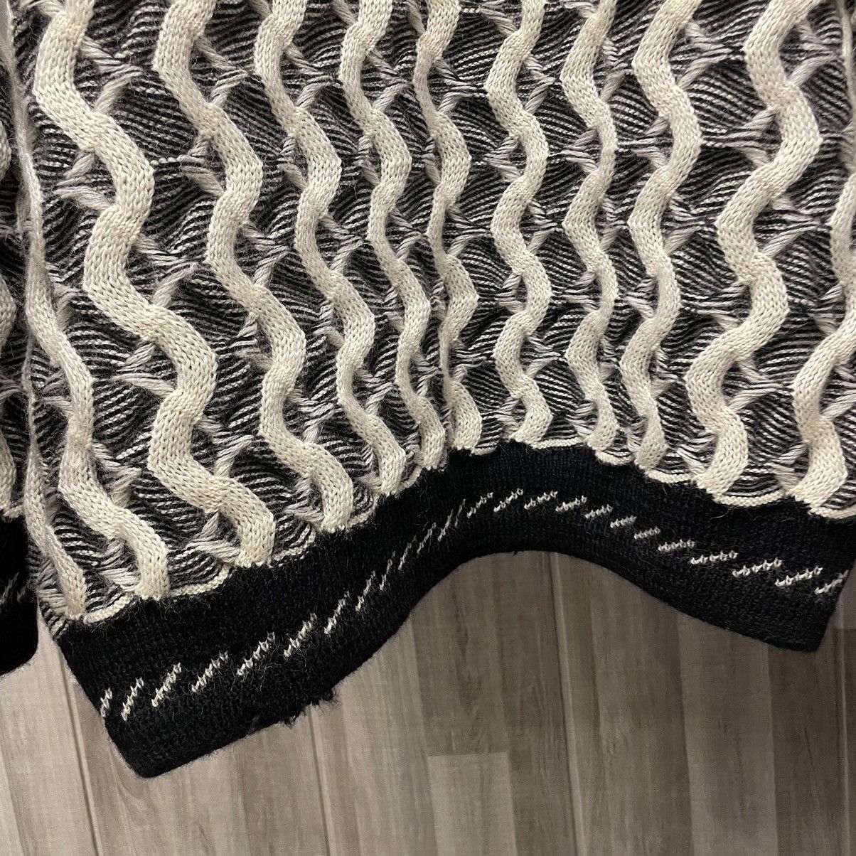 Coogi Vintage Coogi Australia Wavy Pattern 3D Knit Wool Sweater Size US L / EU 52-54 / 3 - 9 Thumbnail