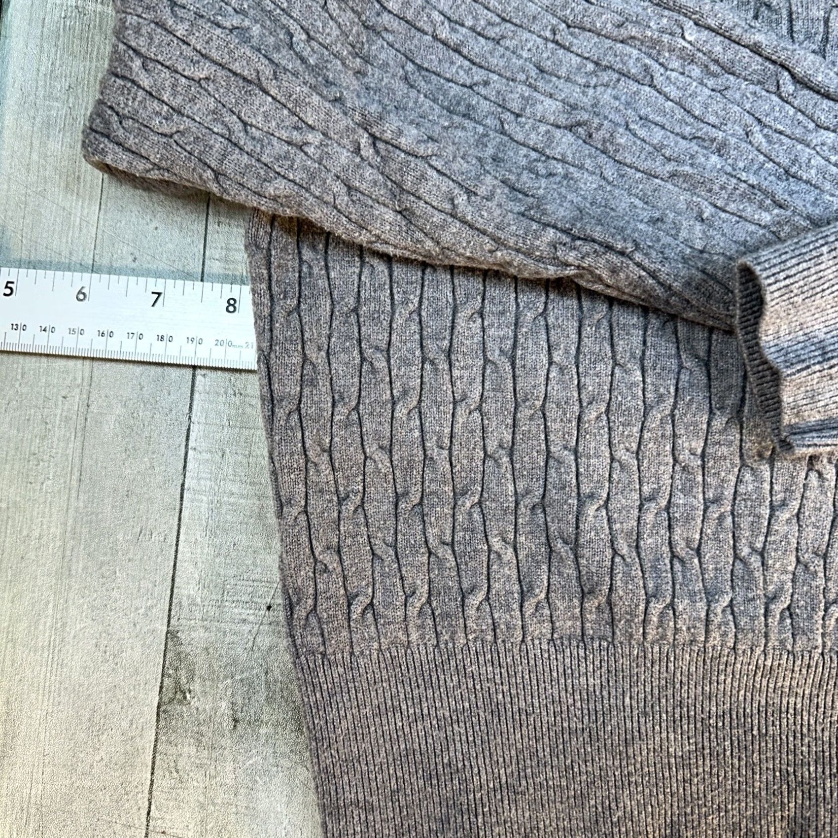 Vintage VINTAGE Daisy Crew Neck Pullover Sweater Gray Women’s Small Knit Cable-Sweater Daisy Ribbed Cuff & Waist Modern Vintage Women’s Small Size S / US 4 / IT 40 - 2 Thumbnail