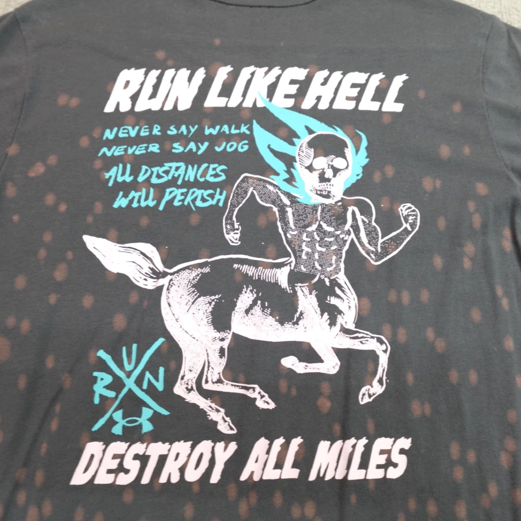 Under Armour Under Armour Run Shirt M Gray Centaur Double-Sided Graphic Print Mens T-Shirt Crew Neck Short Sleeve Size US M / EU 48-50 / 2 - 2 Thumbnail