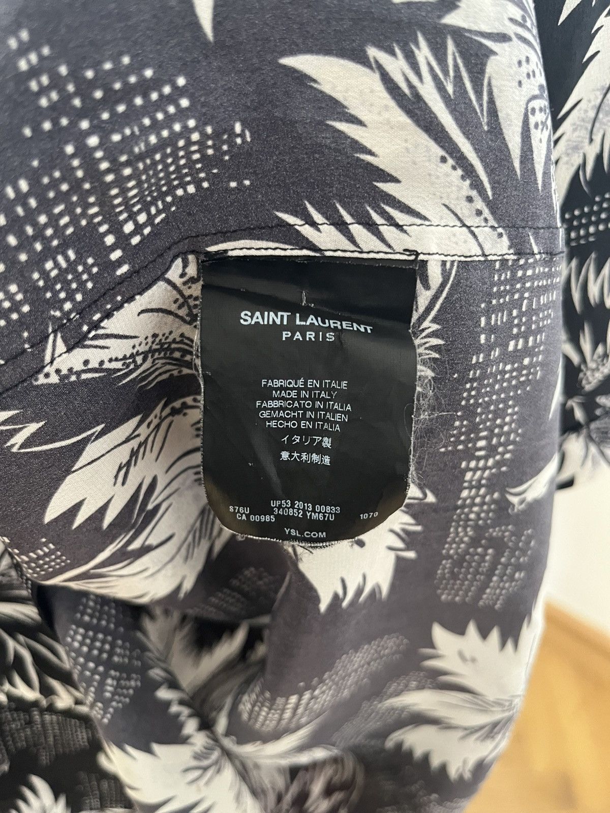 Saint Laurent Paris SS14 Shortsleeve Shirt in Black & White Floral Printed Silk Size US L / EU 52-54 / 3 - 11 Thumbnail