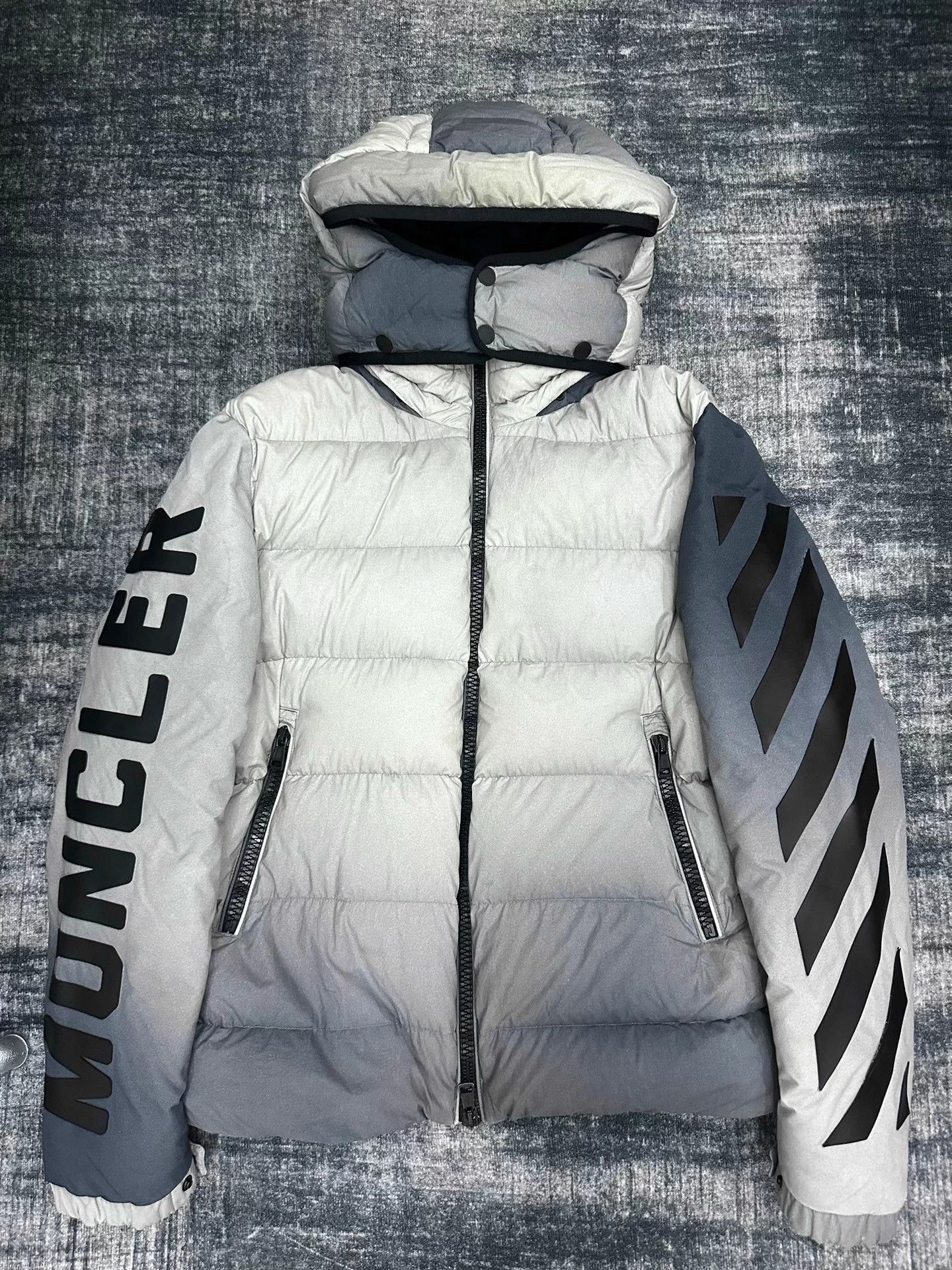 Moncler Moncler x Off-White Tie-Dye Gradient Off-White Puffer 2XL Size US XXL / EU 58 / 5 - 1 Thumbnail