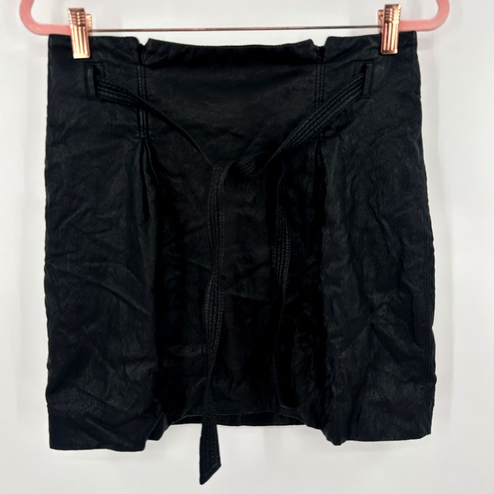 Free People Free People Black Faux Leather Paperbag Waist Tie Front Mini Skirt Size 10 Size 32" / US 10 / IT 46 - 2 Thumbnail