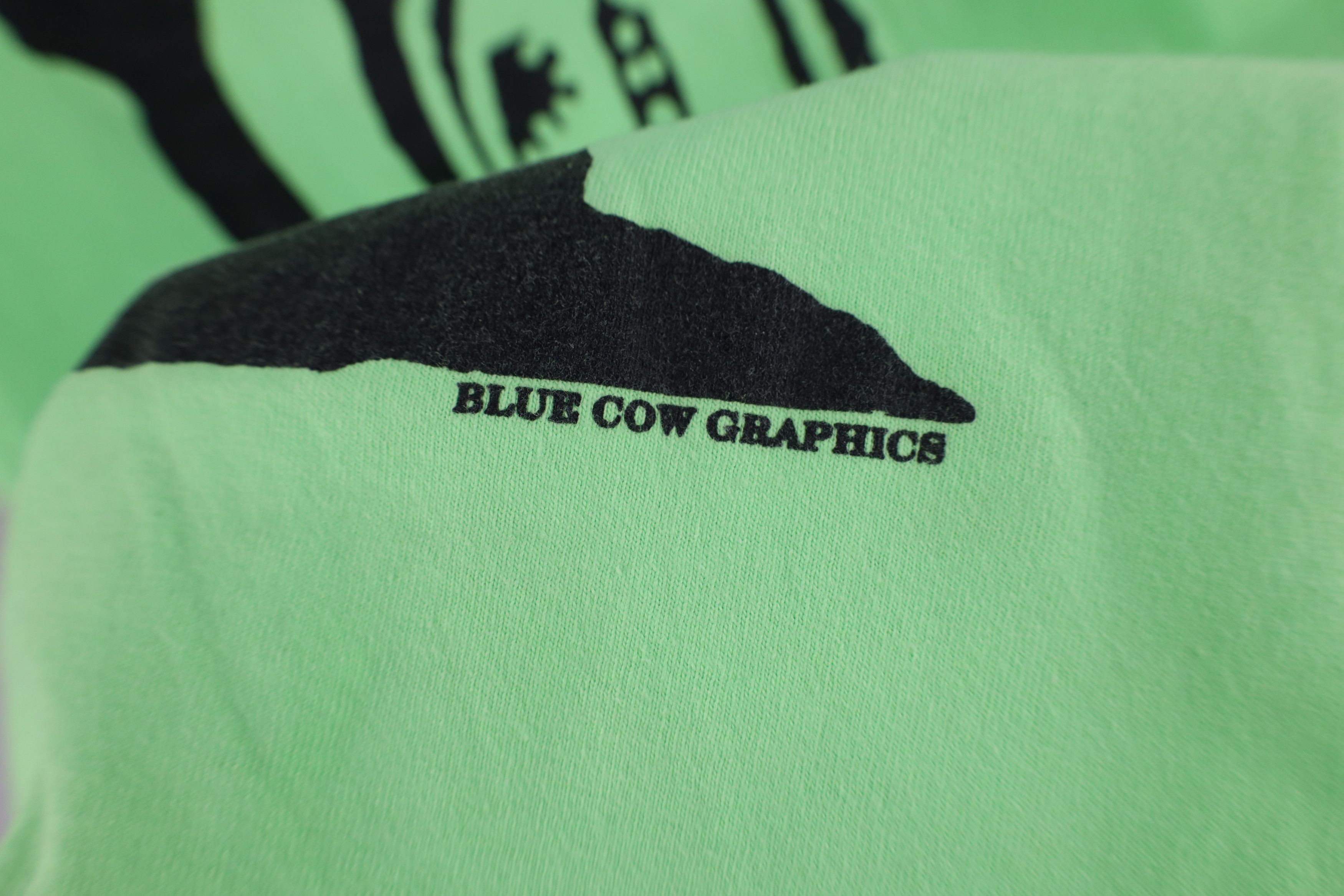 Vintage Vintage 90s Streetwear Art Blue Cow Graphics T-Shirt USA Size US L / EU 52-54 / 3 - 7 Thumbnail
