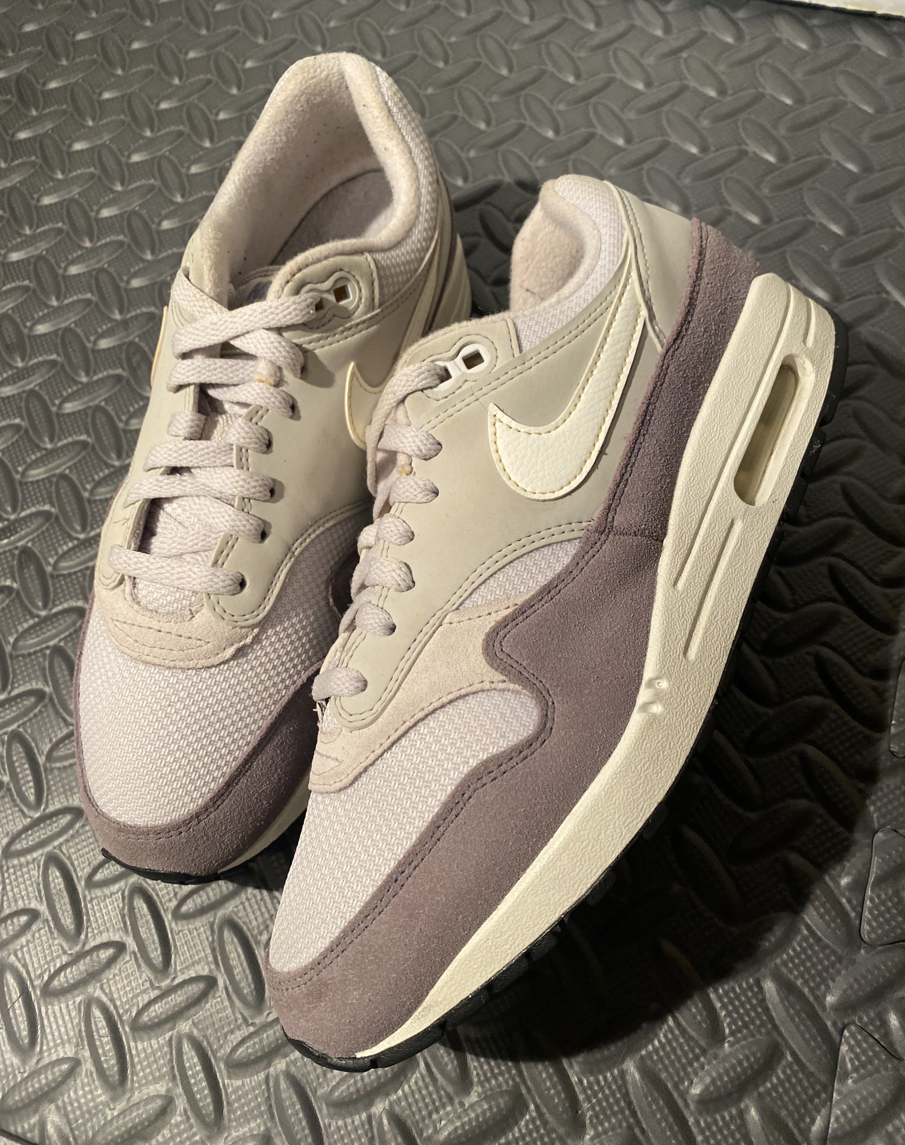 image of Nike Air Max 1 Vast Grey 2019 Size 8.5 Mens Shoes