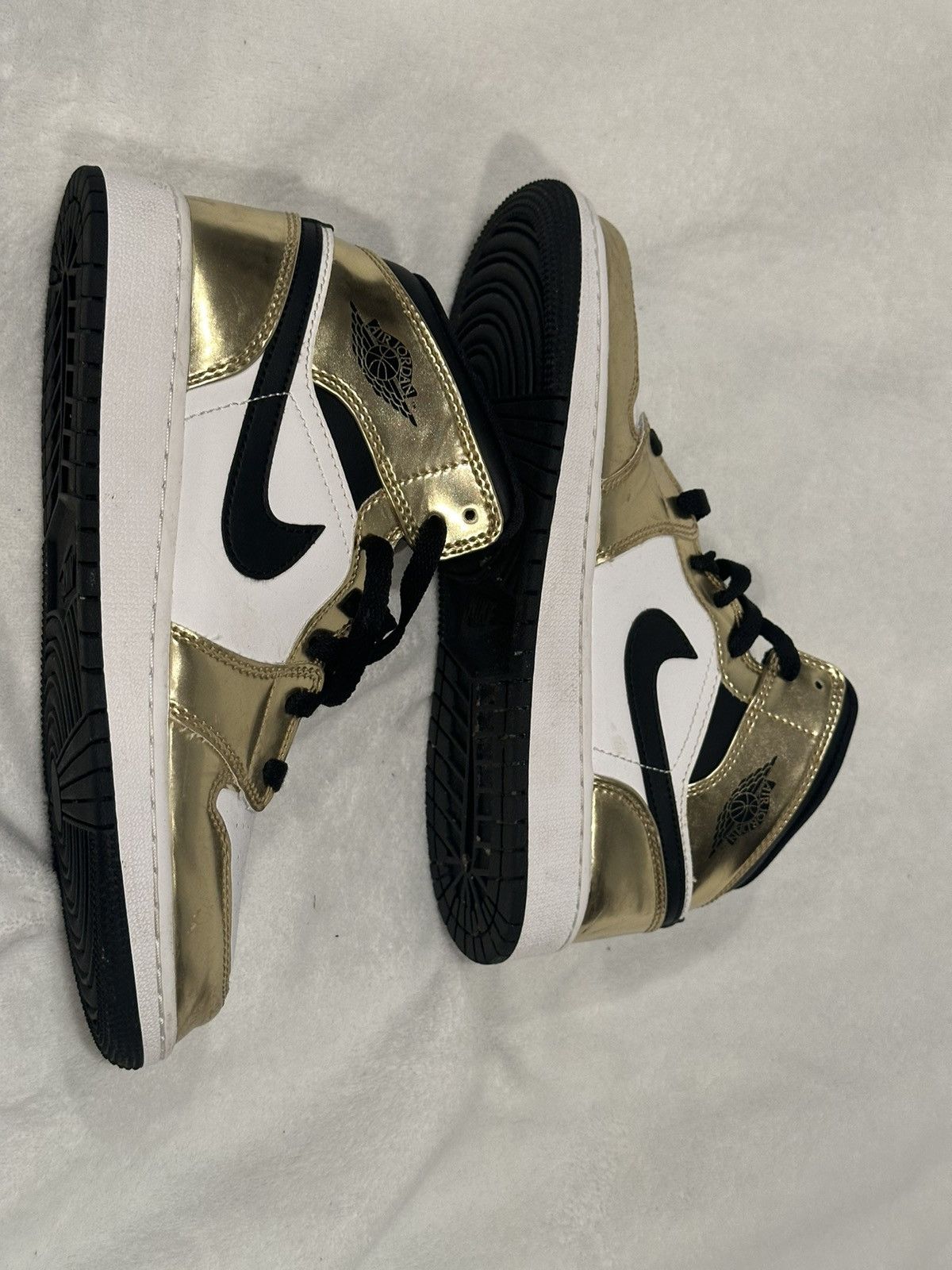 Nike Nike Jordan 1 Mid - Metallic Gold (GS) Size US 5.5 / IT 35.5 - 1 Thumbnail
