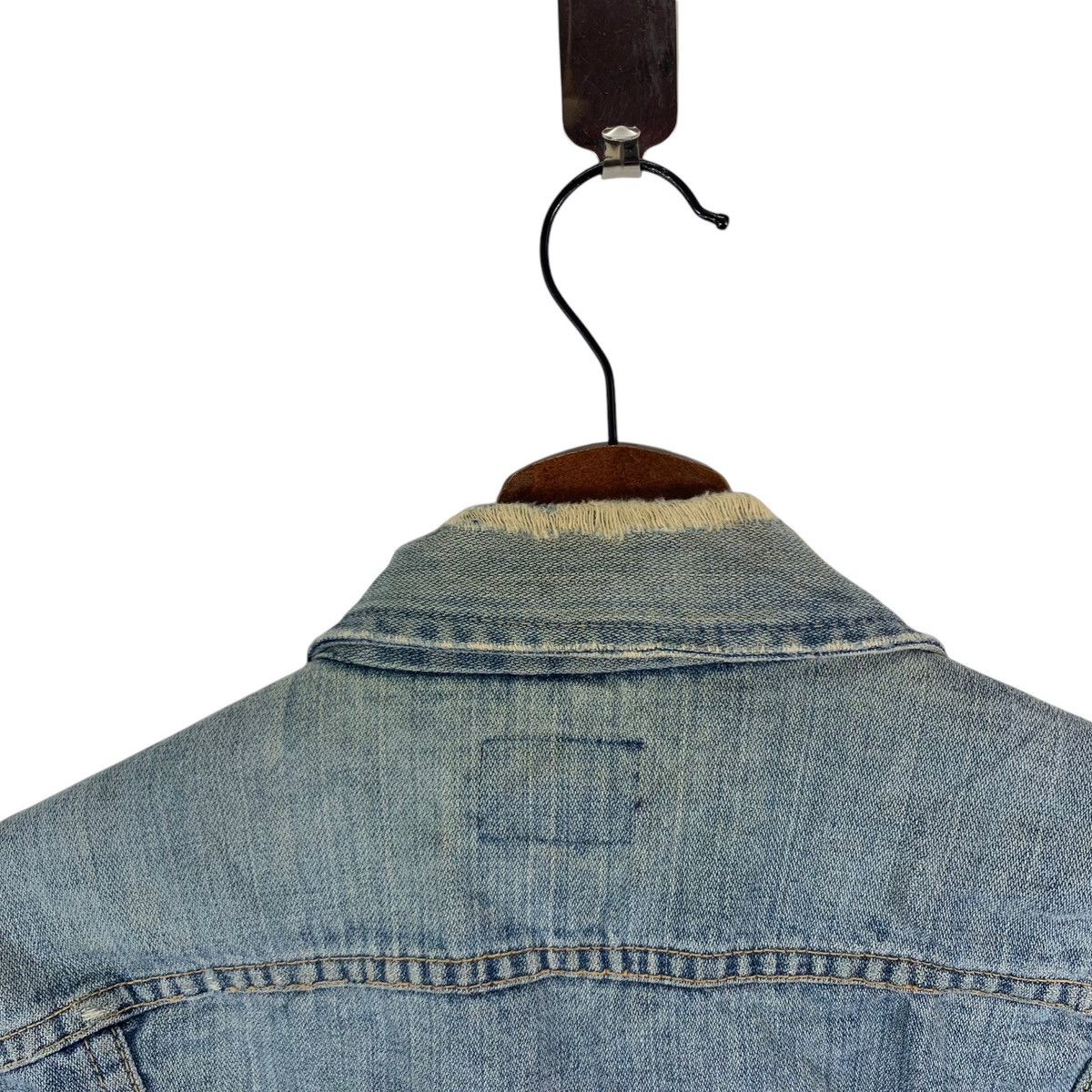 Vintage VINTAGE MAVERICK DISTRESSED DENIM TRUCKER JACKET Size US S / EU 44-46 / 1 - 11 Thumbnail