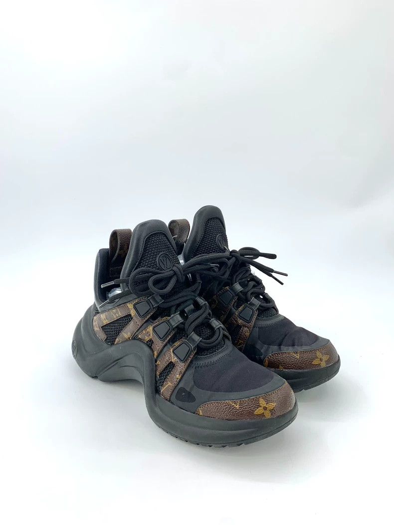 Louis Vuitton Louis Vuitton Black logo lace up sport casual shoes Size US 5.5 / EU 38 - 2 Thumbnail