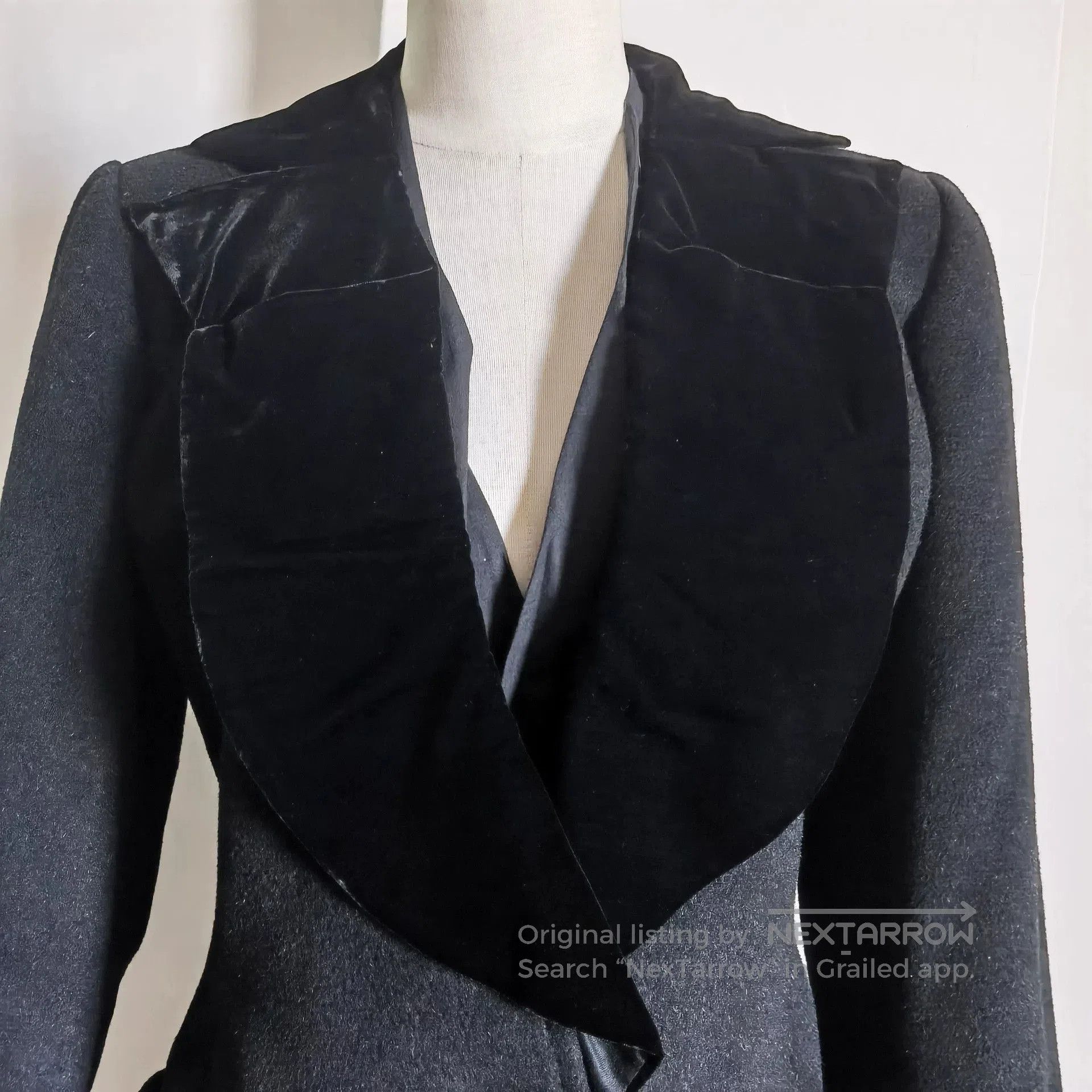 Saint Laurent Paris 1980s Yves Saint Laurent Velvet Blazer. Size S / US 4 / IT 40 - 5 Thumbnail