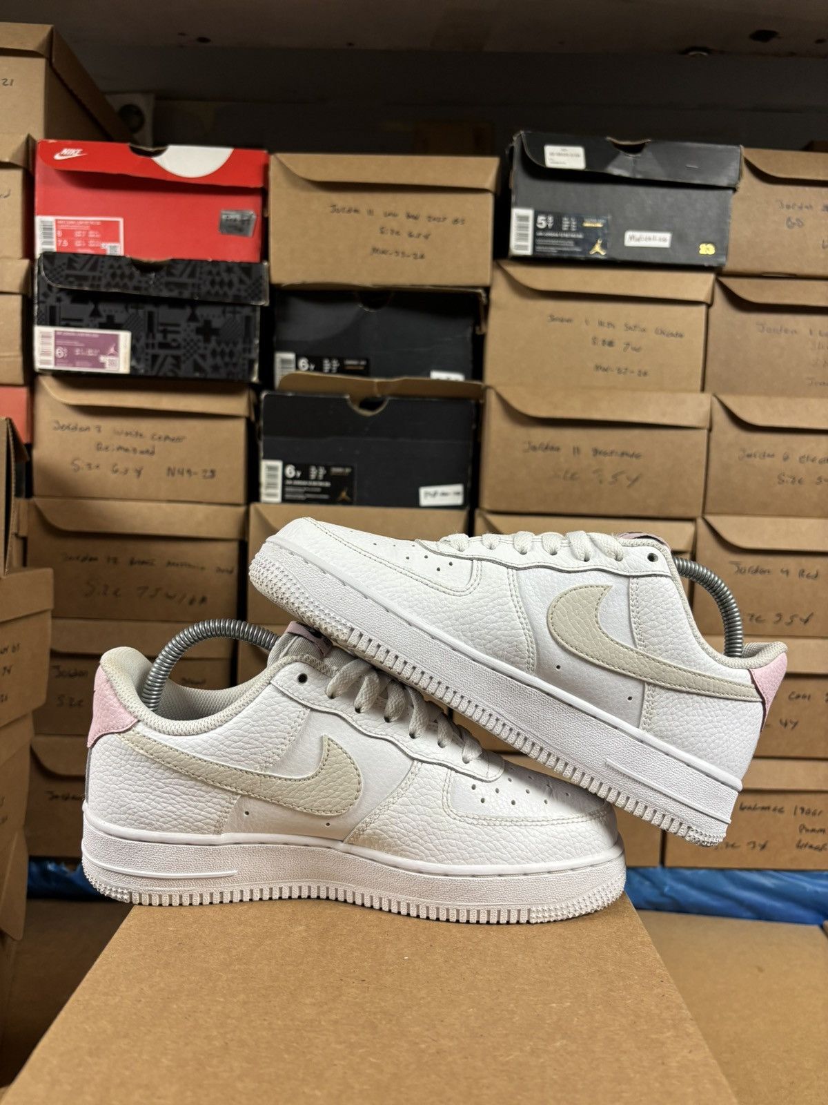 Nike Nike Air Force 1 low white light orewood pink Size US 7 / IT 37 - 5 Thumbnail