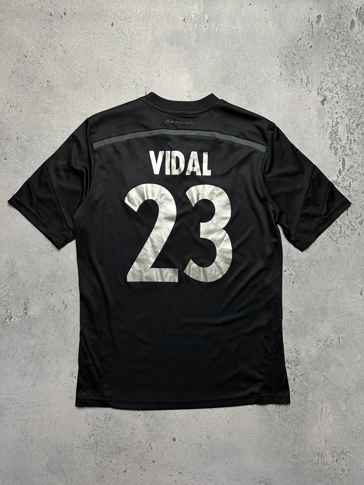 Adidas 2014-2015 Bayern Munich #23 Vidal Adidas Soccer Jersey Rare Size US S / EU 44-46 / 1 - 2 Thumbnail