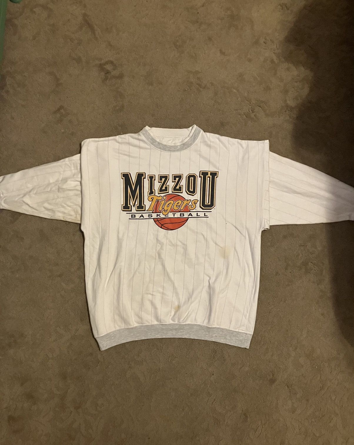 Vintage Gear Authority White Mizzou Basketball Crewneck Size US XL / EU 56 / 4 - 1 Thumbnail