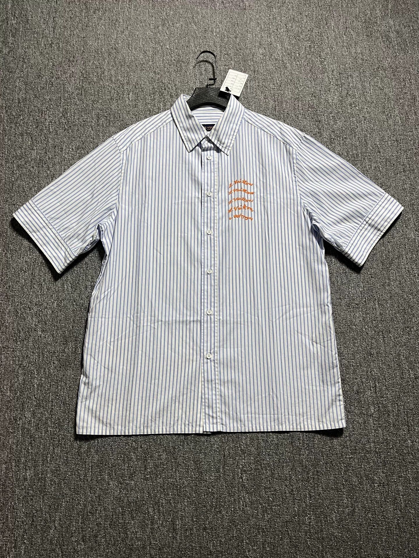 Louis Vuitton LV Blue White Vertical Stripe Short-Sleeve Shirt Men's S Size US S / EU 44-46 / 1 - 1 Thumbnail