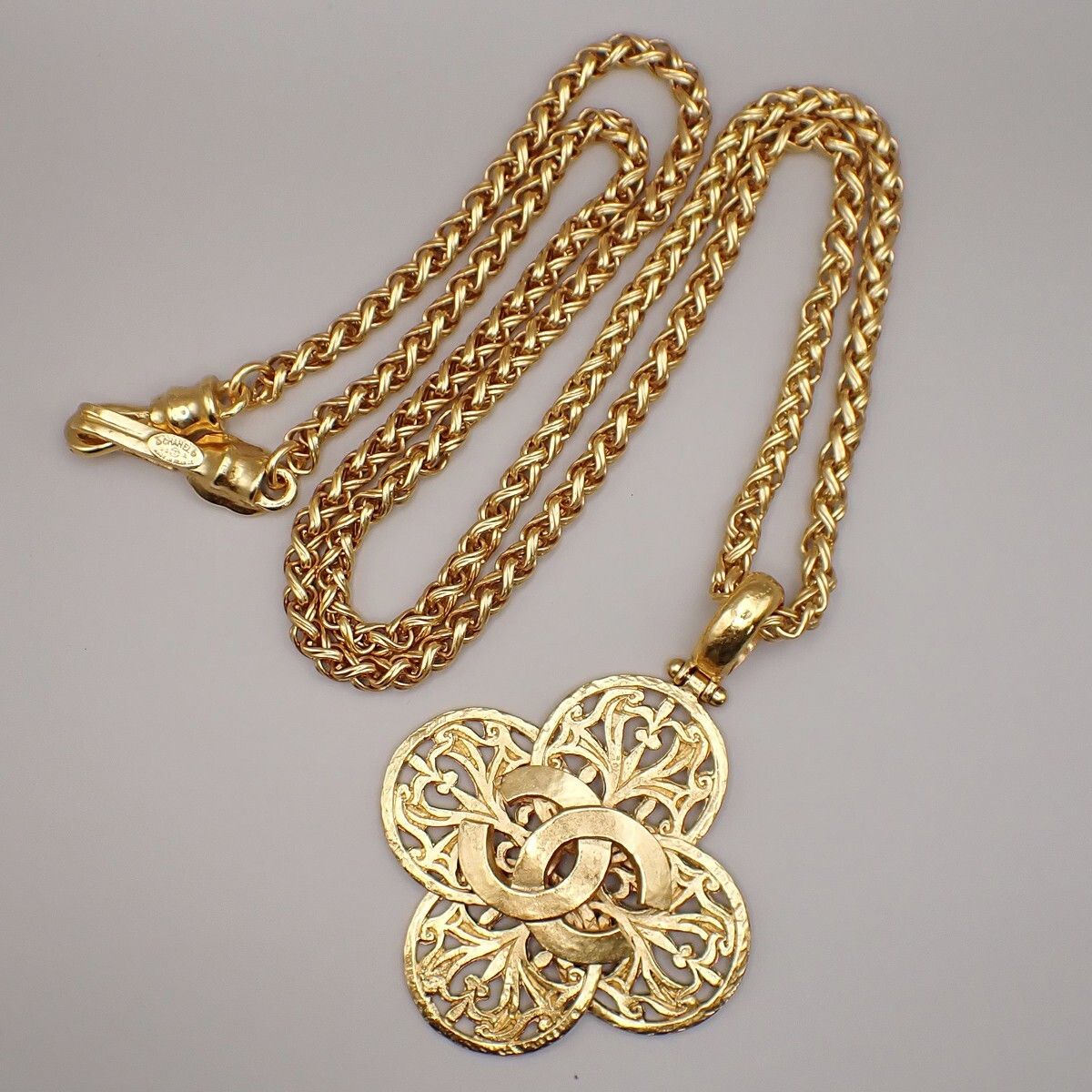 Chanel Chanel Logo CC Gold-plated Size ONE SIZE - 1 Thumbnail