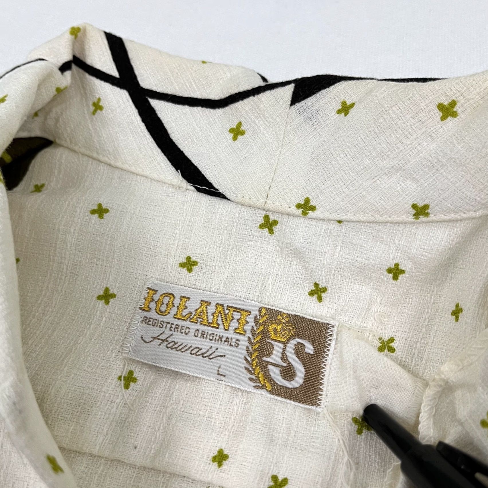 IOLANI VINTAGE Iolani Shirt Mens L White Floral Hawaiian Artsy Tropical Hula Camp 60s 70s Size US L / EU 52-54 / 3 - 2 Thumbnail