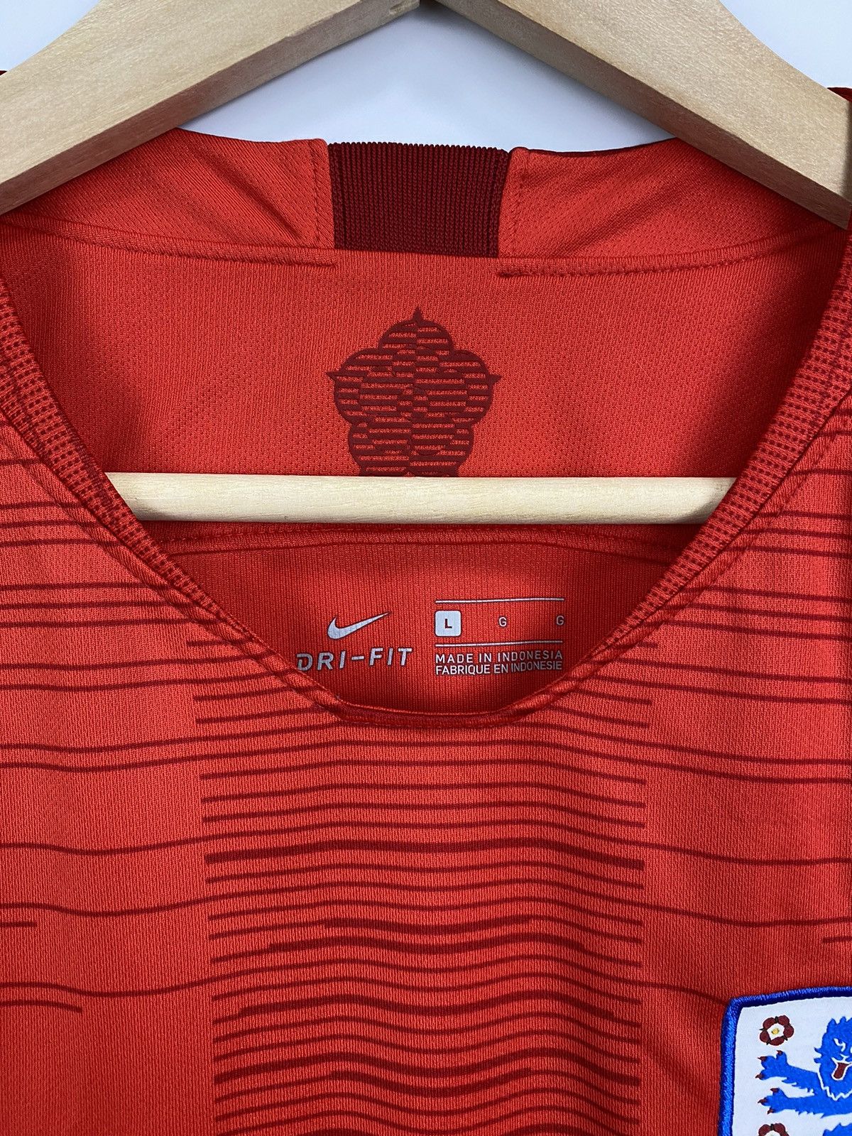 Nike 🏴󠁧󠁢󠁥󠁮󠁧󠁿 2018 Nike England Soccer Jersey T-Shirt Rare Retro Y2K Size US L / EU 52-54 / 3 - 4 Thumbnail