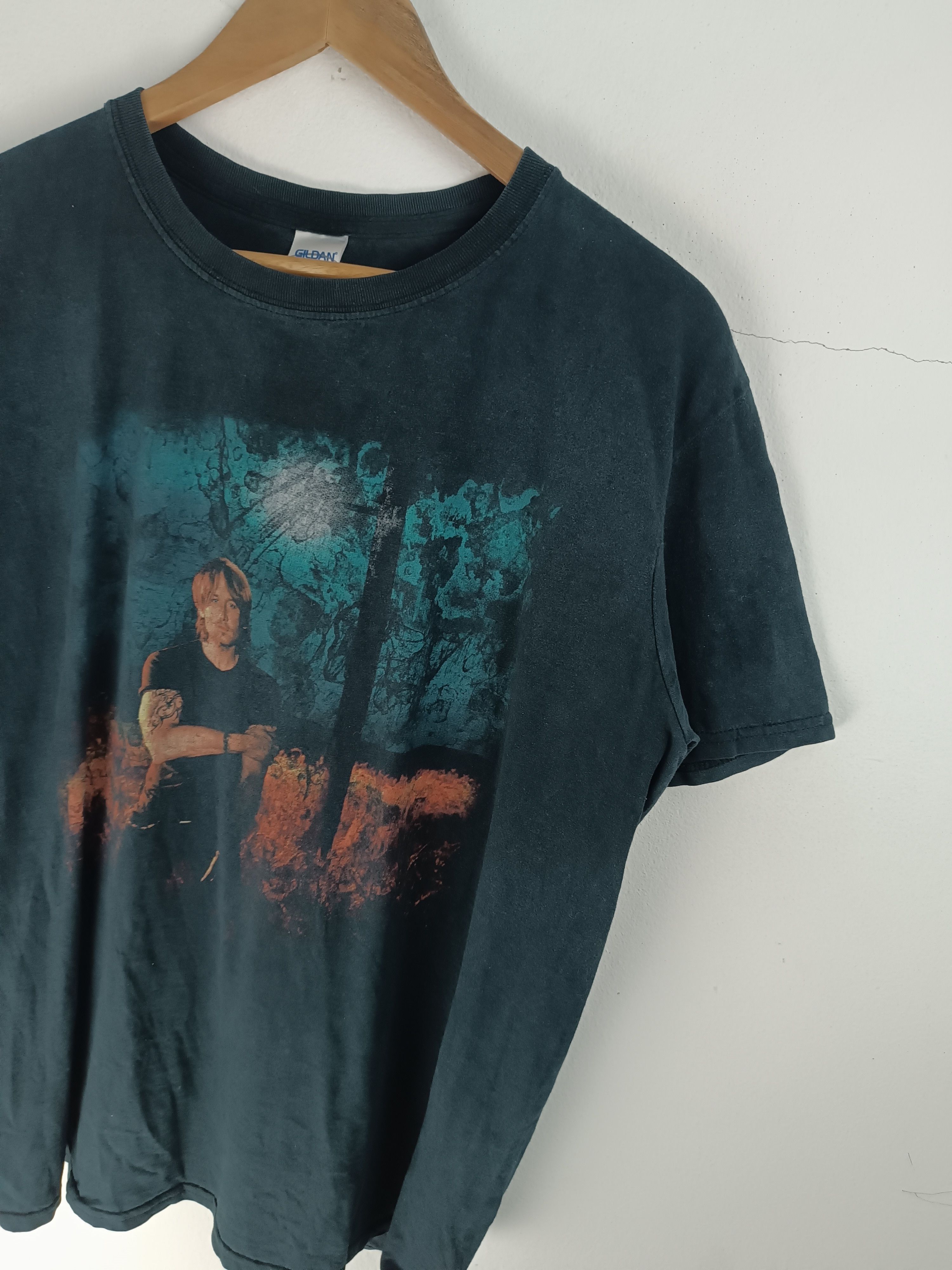 FADED VINTAGE 2014 KEITH URBAN TOUR TEE blake shelton church