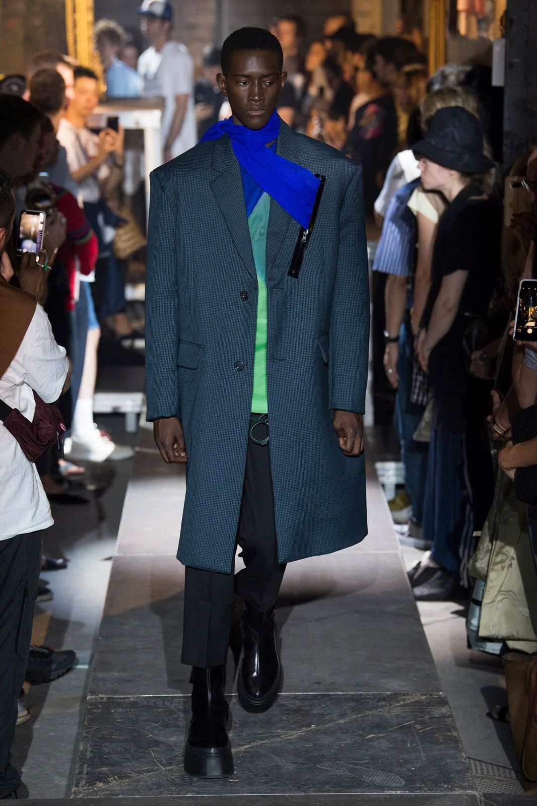 Raf Simons SS19 RUNWAY SCARF OVERSIZED SINGLE BREASTED BLACK/BLUE Size US M / EU 48-50 / 2 - 1 Thumbnail