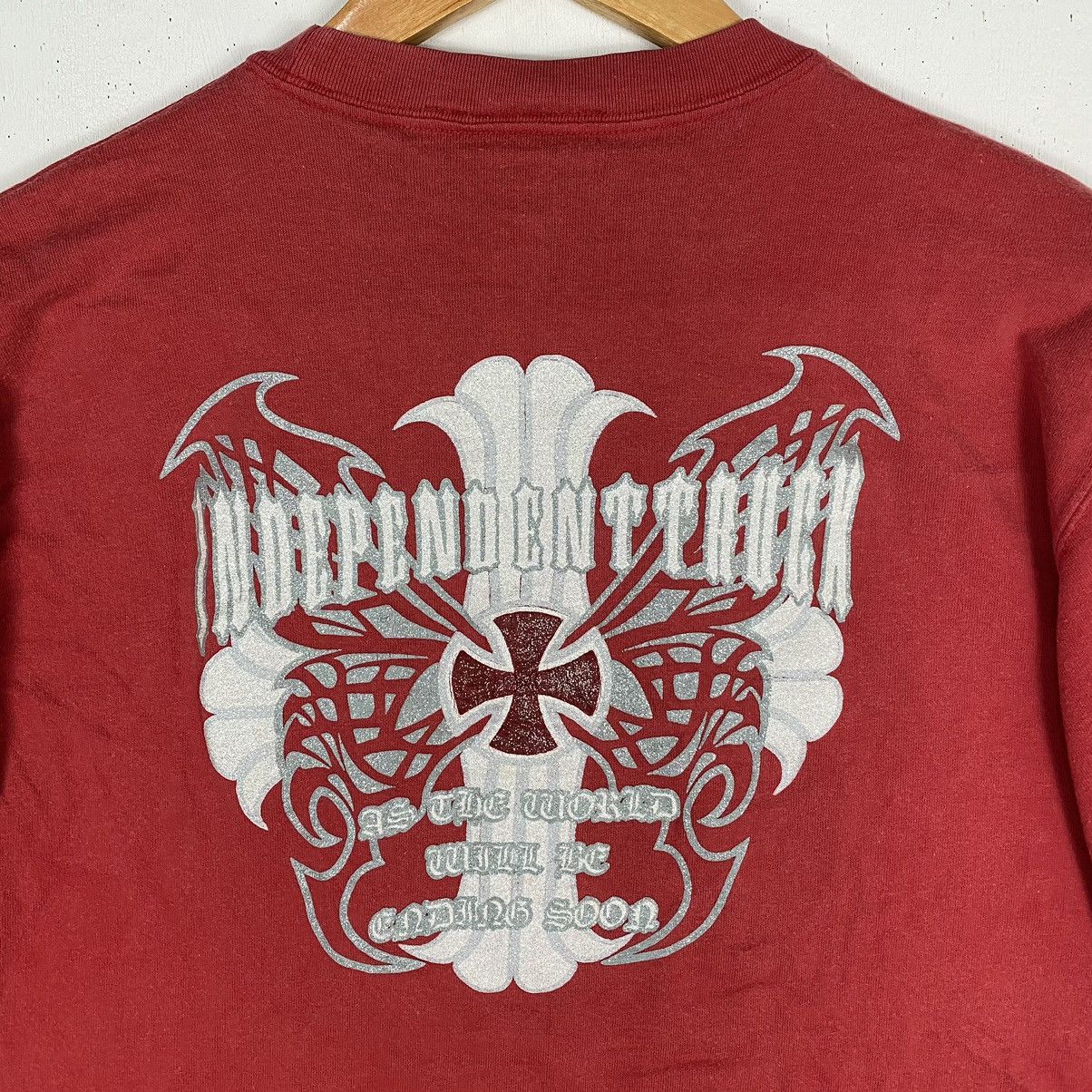 Independent Truck Co. × Vintage AS THE WORLD WILL BE ENDING SOON CROSS TEE Size US M / EU 48-50 / 2 - 3 Thumbnail