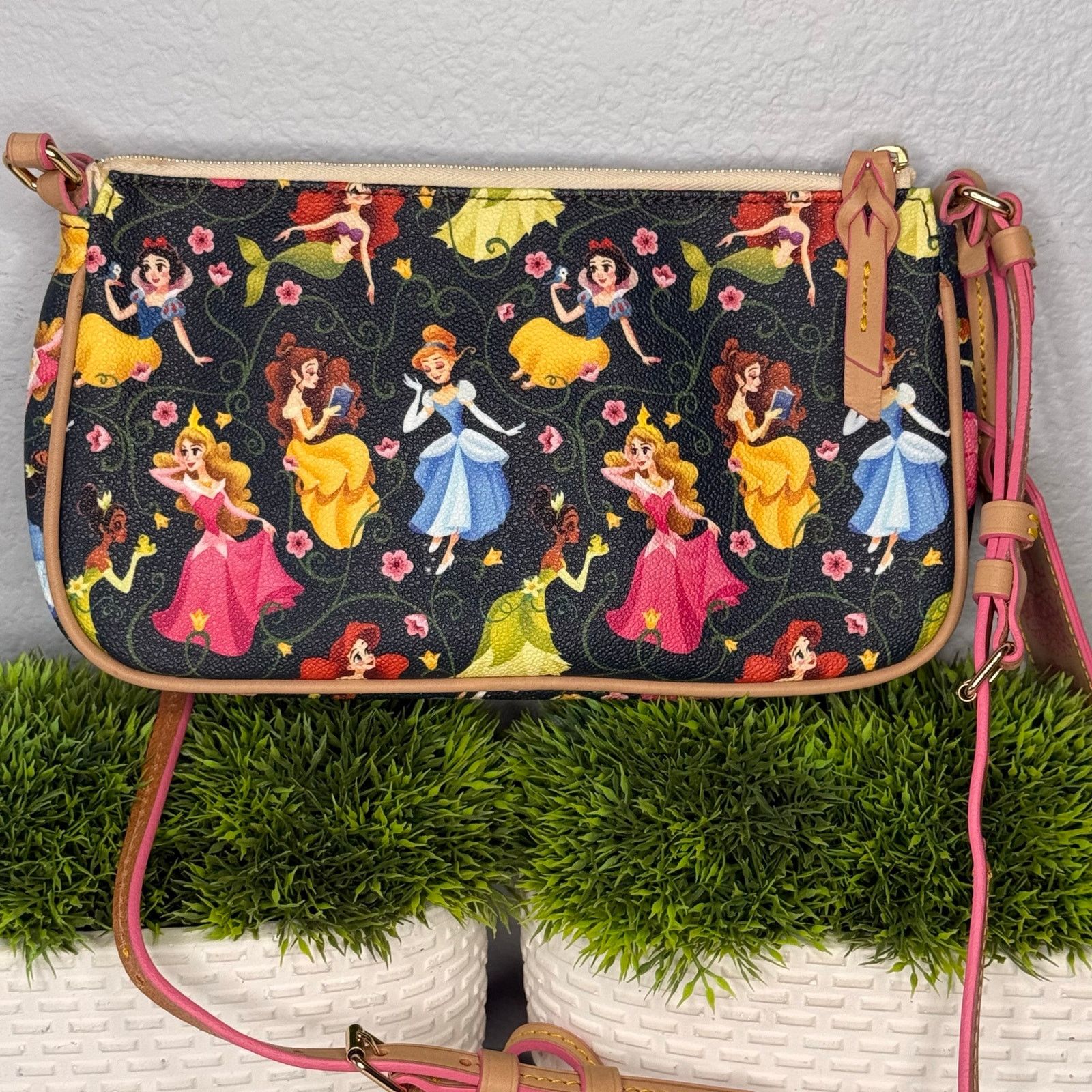 Dooney & Bourke Rare Dooney & Bourke Princess Half Marathon Pouchette 2016 Size ONE SIZE - 8 Thumbnail