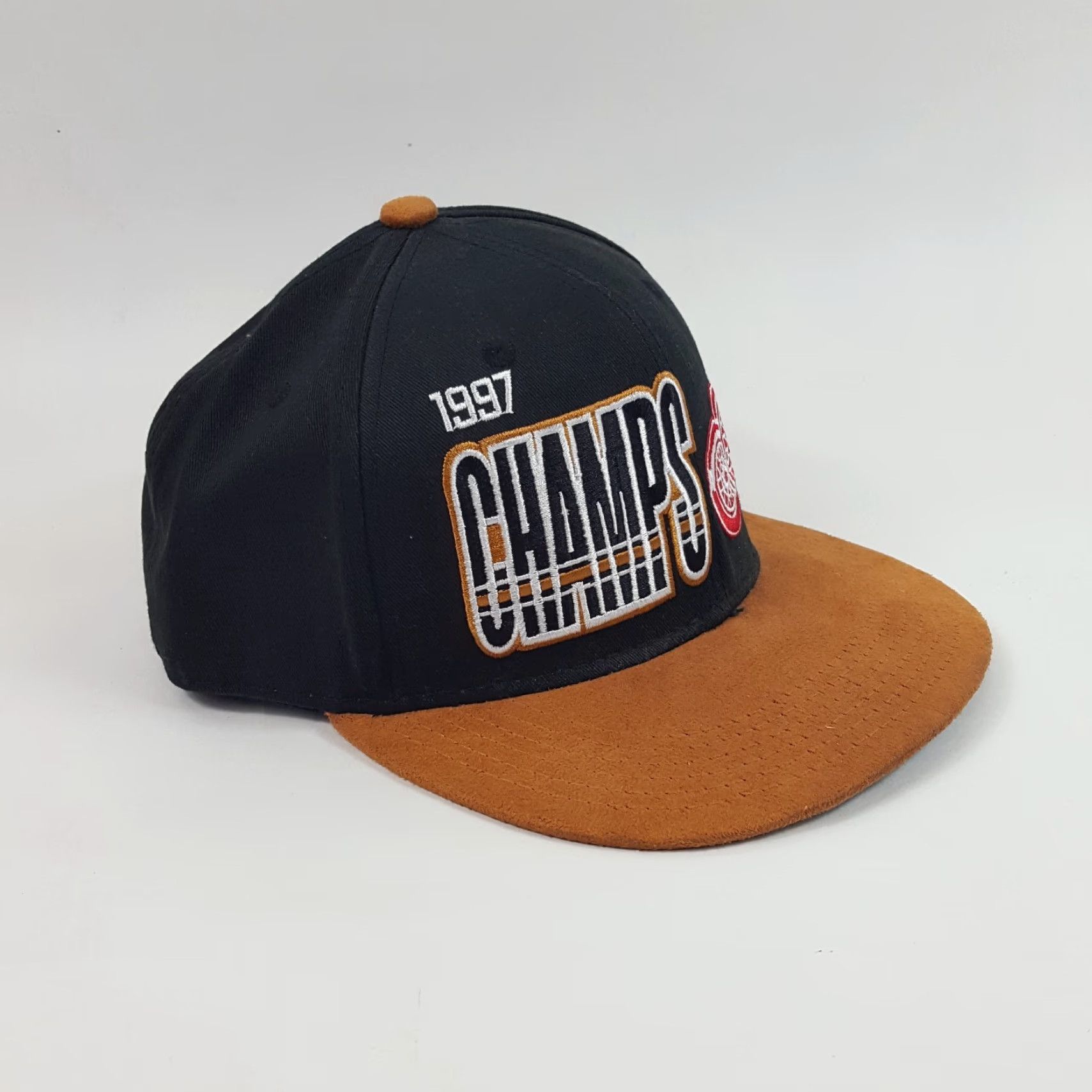 NHL VINTAGE Detroit Red Wings NHL Baseball Cap Hat - Suede Brim Snapback, One Size, Black, 90s Y2K Retro Sports Hat Mens Size ONE SIZE - 4 Thumbnail