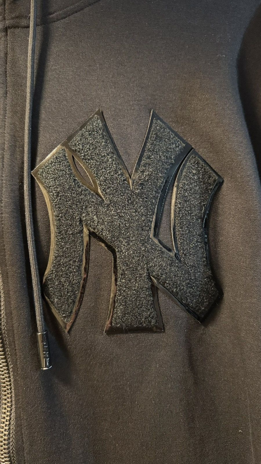 Pro Standard PRO STANDARD MLB NEW YORK YANKEES TRIPLE BLACK ZIP UP HOODIE Size US S / EU 44-46 / 1 - 4 Thumbnail