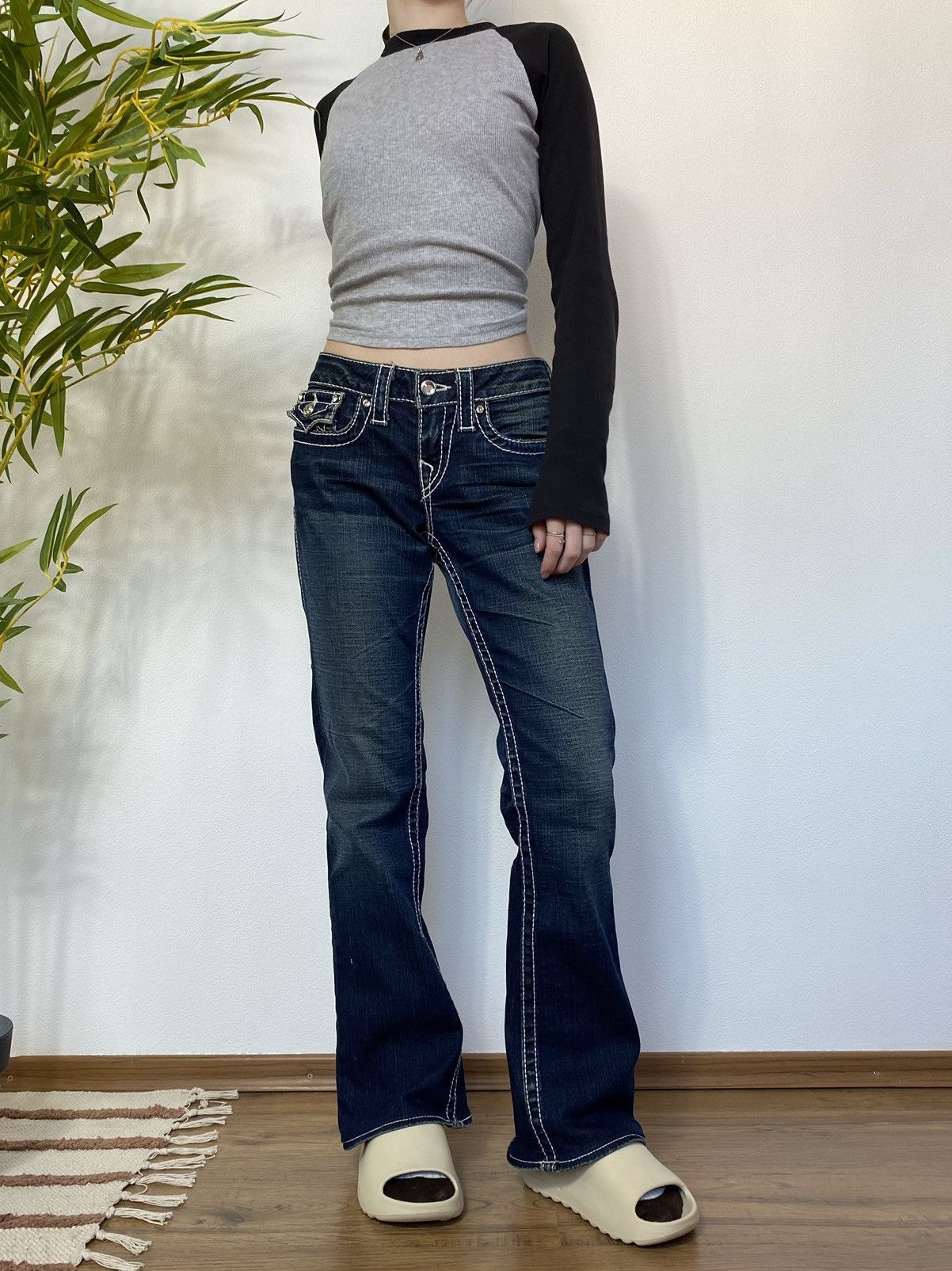 True Religion TRUE RELIGION SWAROVSKI DENIM CONTRAST STITCH PANTS Size 27" / US 4 / IT 40 - 2 Thumbnail