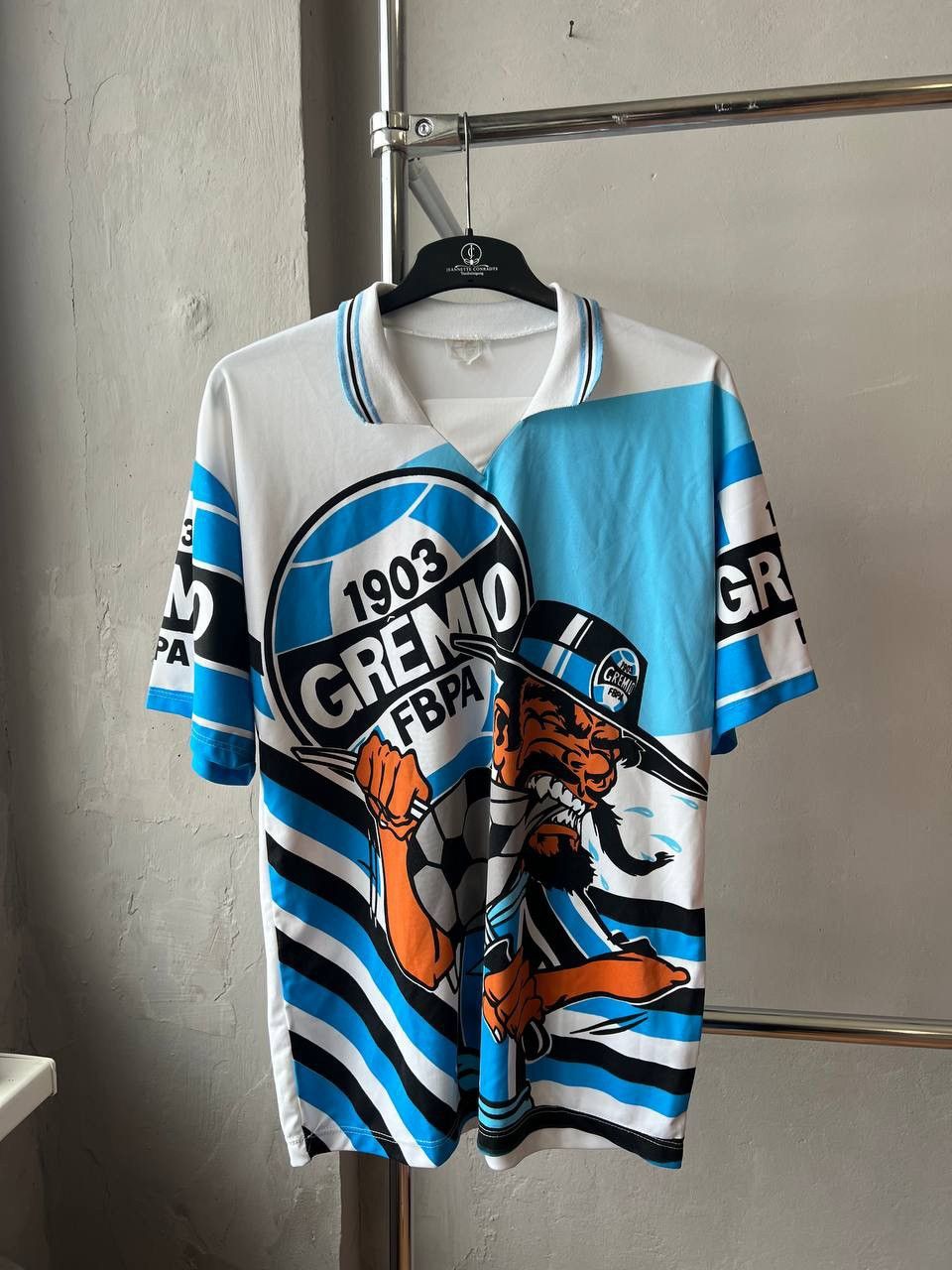 Vintage 90’S FBA GREMIO 1903 DESIGN MASCOT SOCCER JERSEY ROVIL SZ L Size US L / EU 52-54 / 3 - 3 Thumbnail