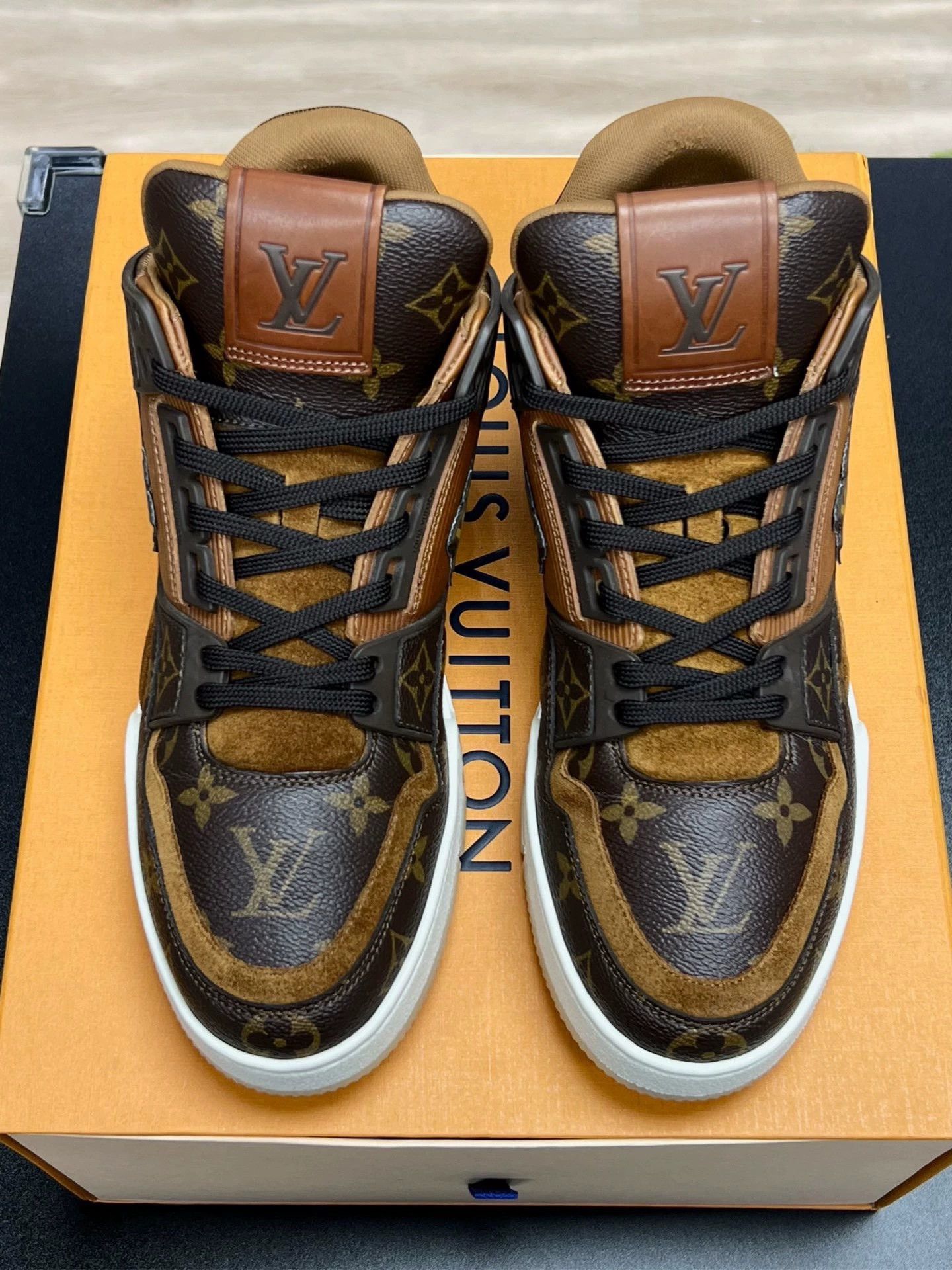 Louis Vuitton lv trainer sneakers in brown monogram Size US 7.5 / EU 40-41 - 3 Thumbnail