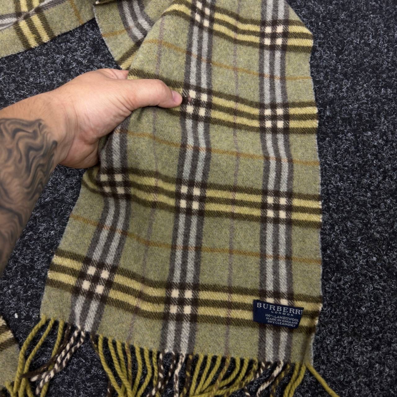 Burberry Burberry Vintage Scarf Lambswool Novacheck Luxury Size ONE SIZE - 8 Thumbnail