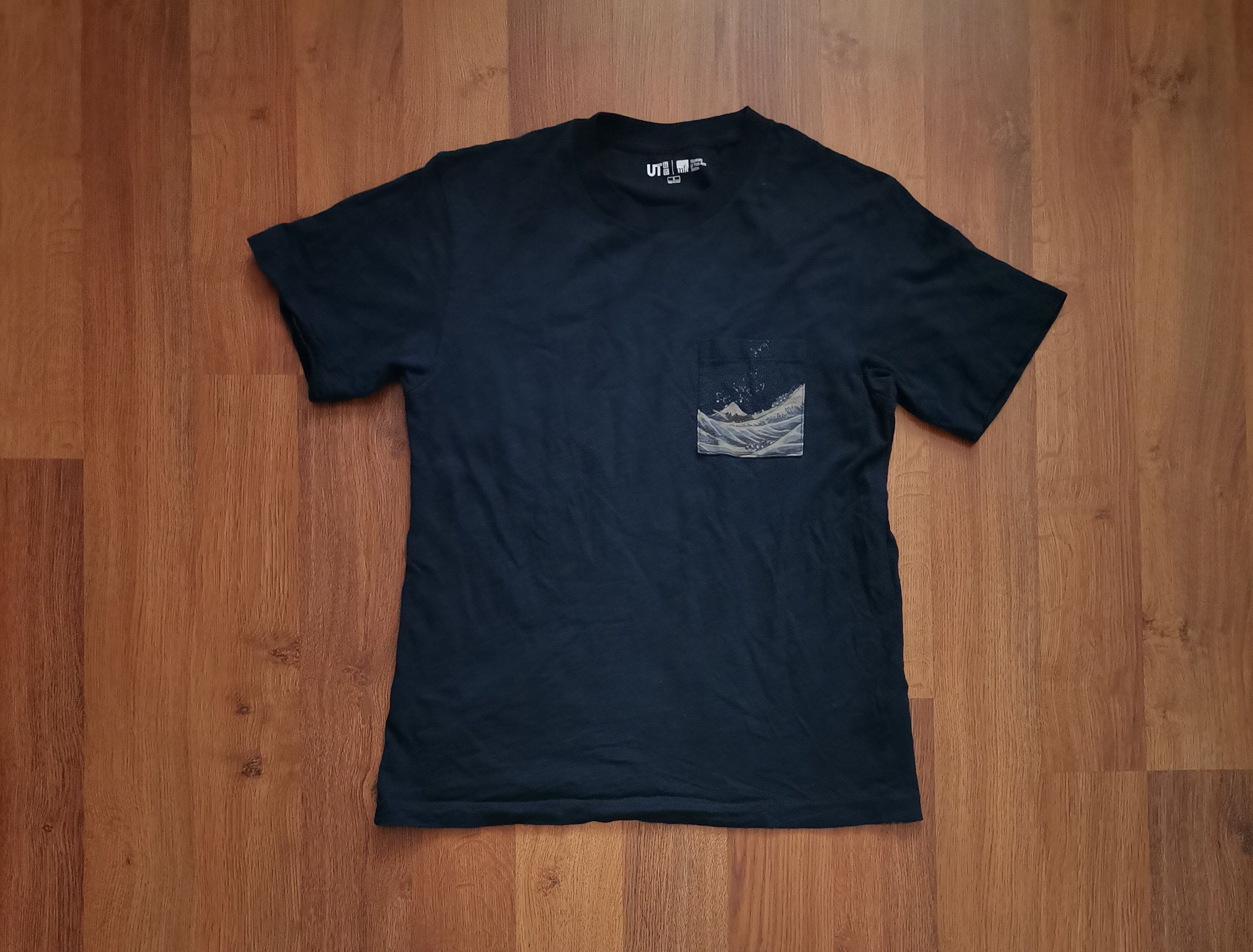 Uniqlo Uniqlo x MFA Boston The Great Wave off Kanagawa T-Shirt Size US S / EU 44-46 / 1 - 3 Thumbnail