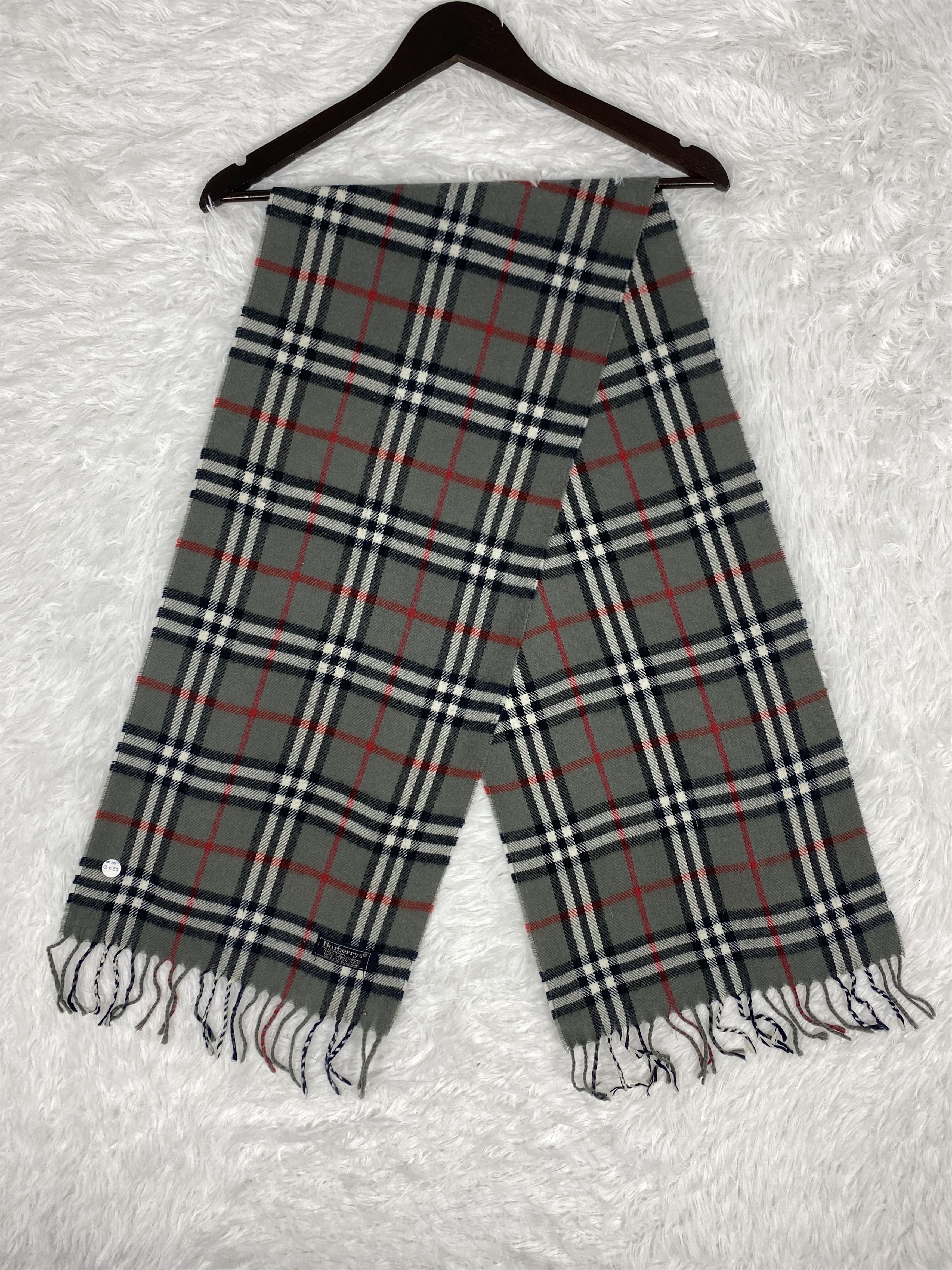 Burberry Vintage Burberry Scarf / Muffler Neckwear PM0017 Size ONE SIZE - 1 Thumbnail